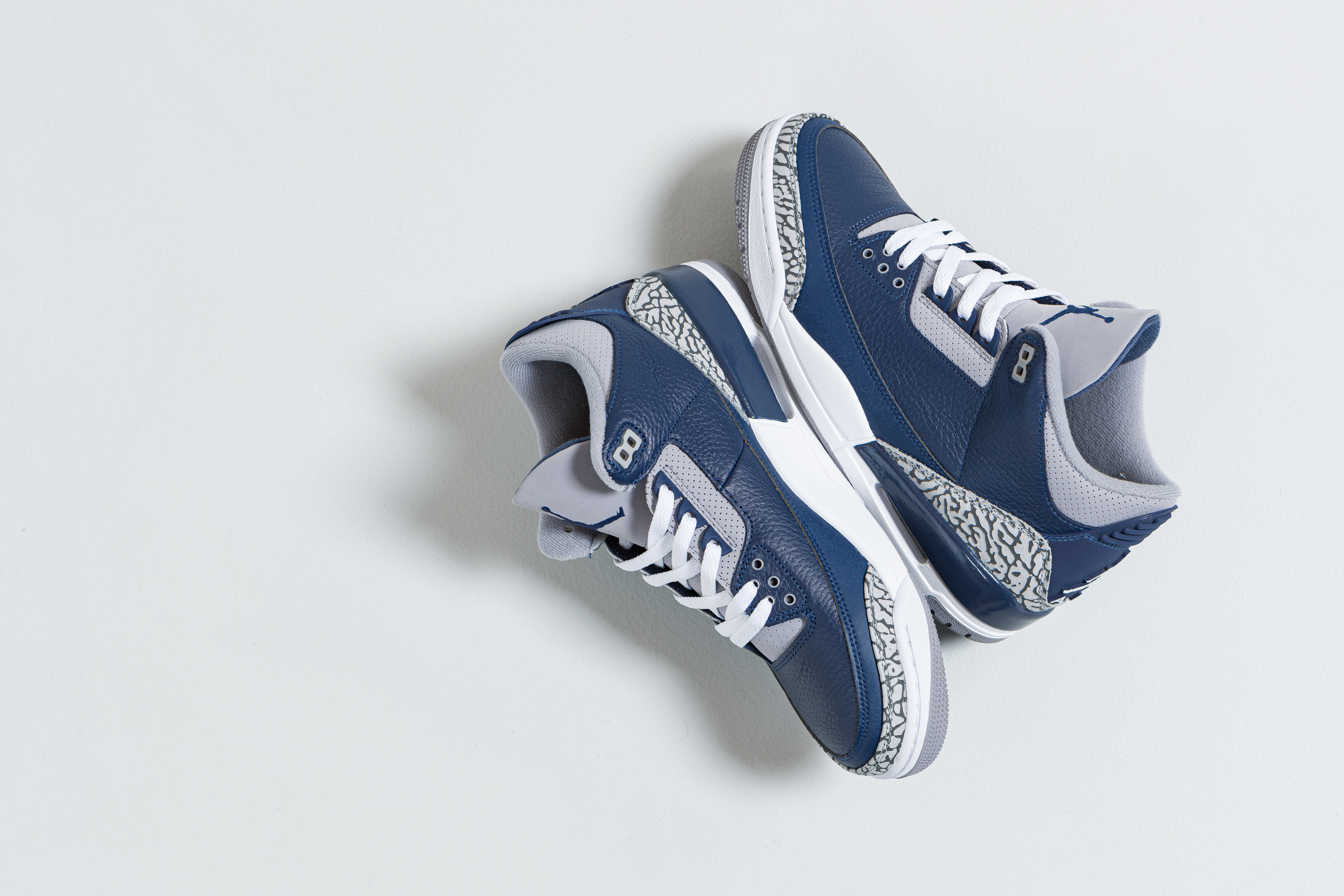 Jordan Air Jordan 3 Retro Midnight Navy White Cement Grey Up There