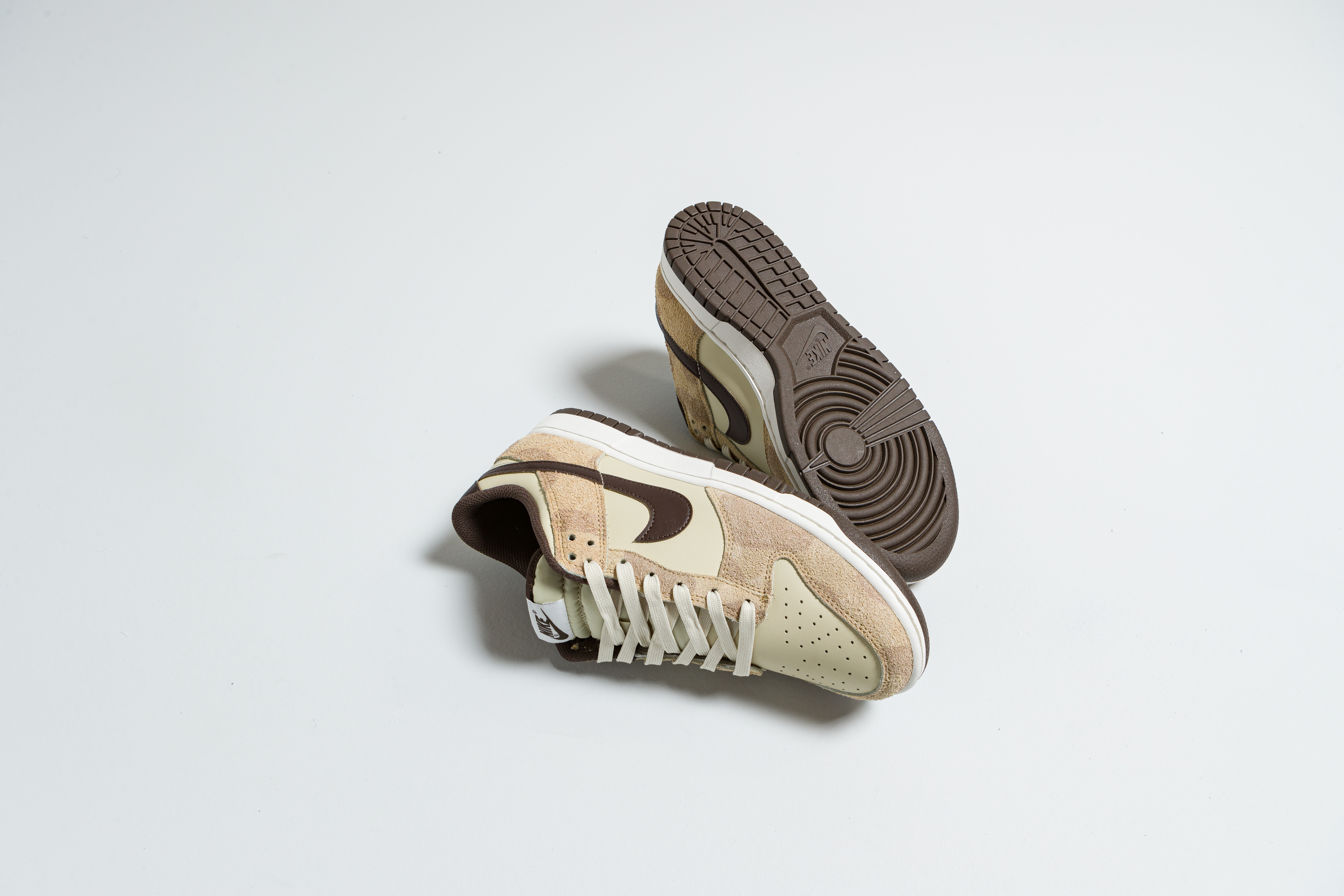 Nike - Dunk Low Retro PRM - Beach/Baroque Brown-Canvas-Sail - Up There