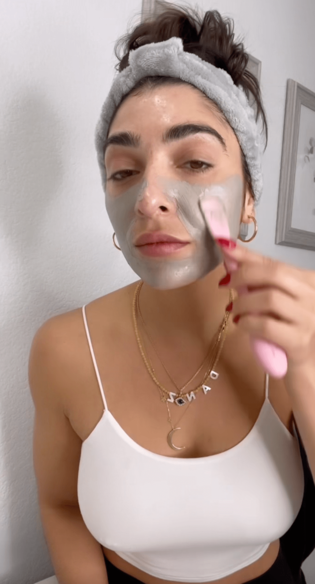 Danya reviewing Beauty by Earth hydrating face mask