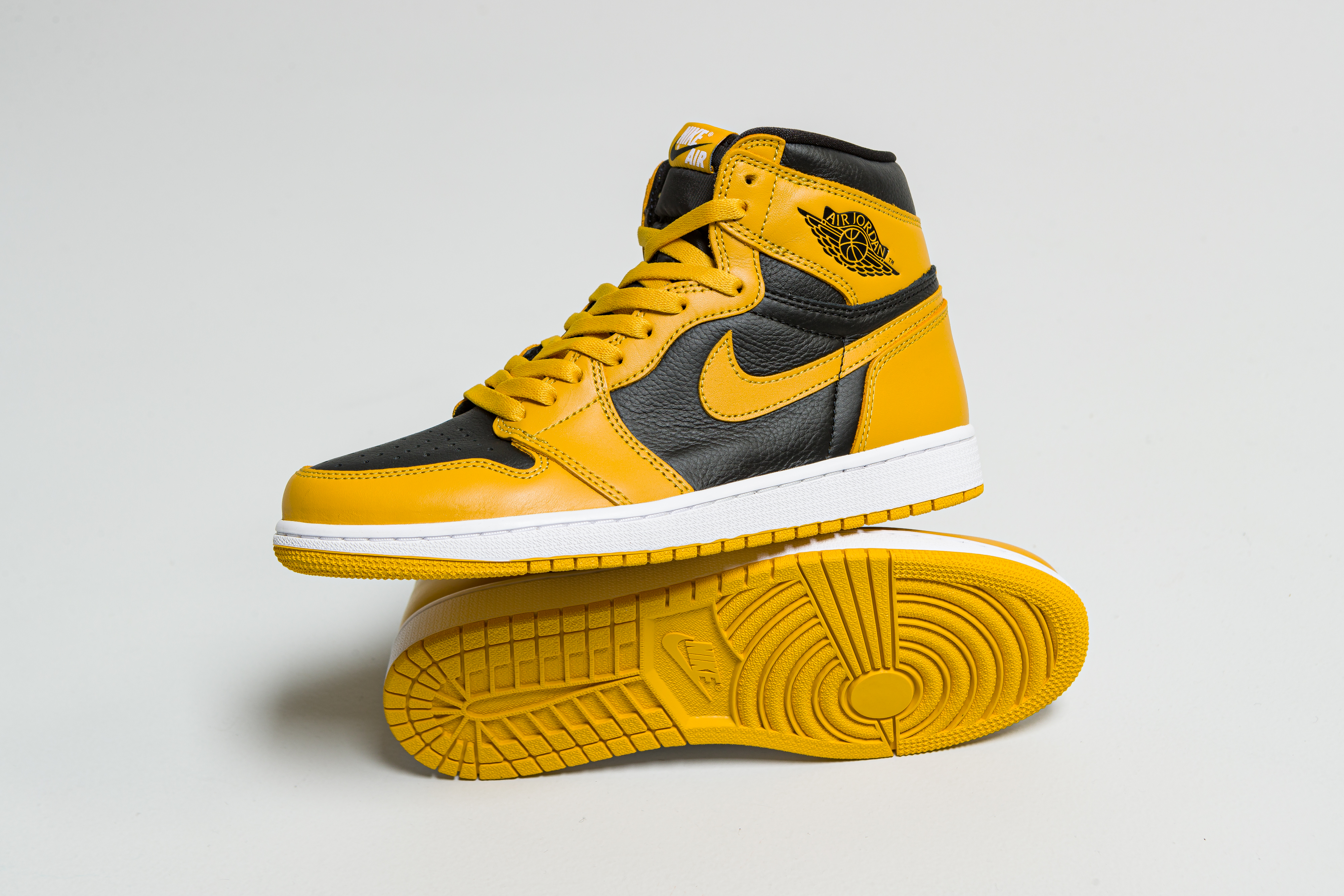 air jordan 1 retro high og black and yellow