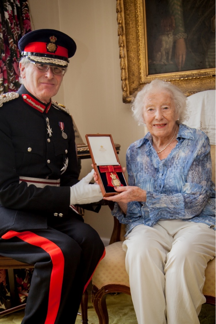 DAME VERA LYNN<br> 1917 - 2020