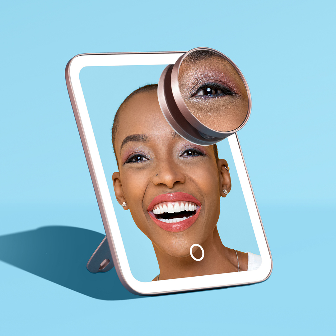 Aura-GO-Magnifying-Mirror for perfection details