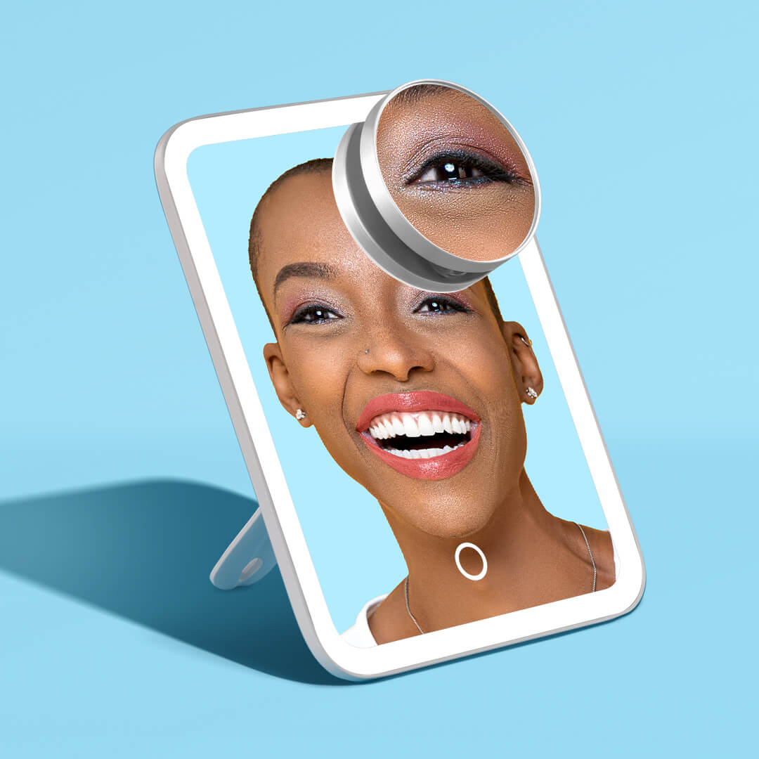 Aura-GO-Magnifying-Mirror for perfection details