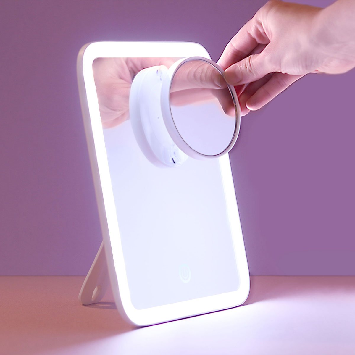 Aura-GO-Magnifying-Mirror