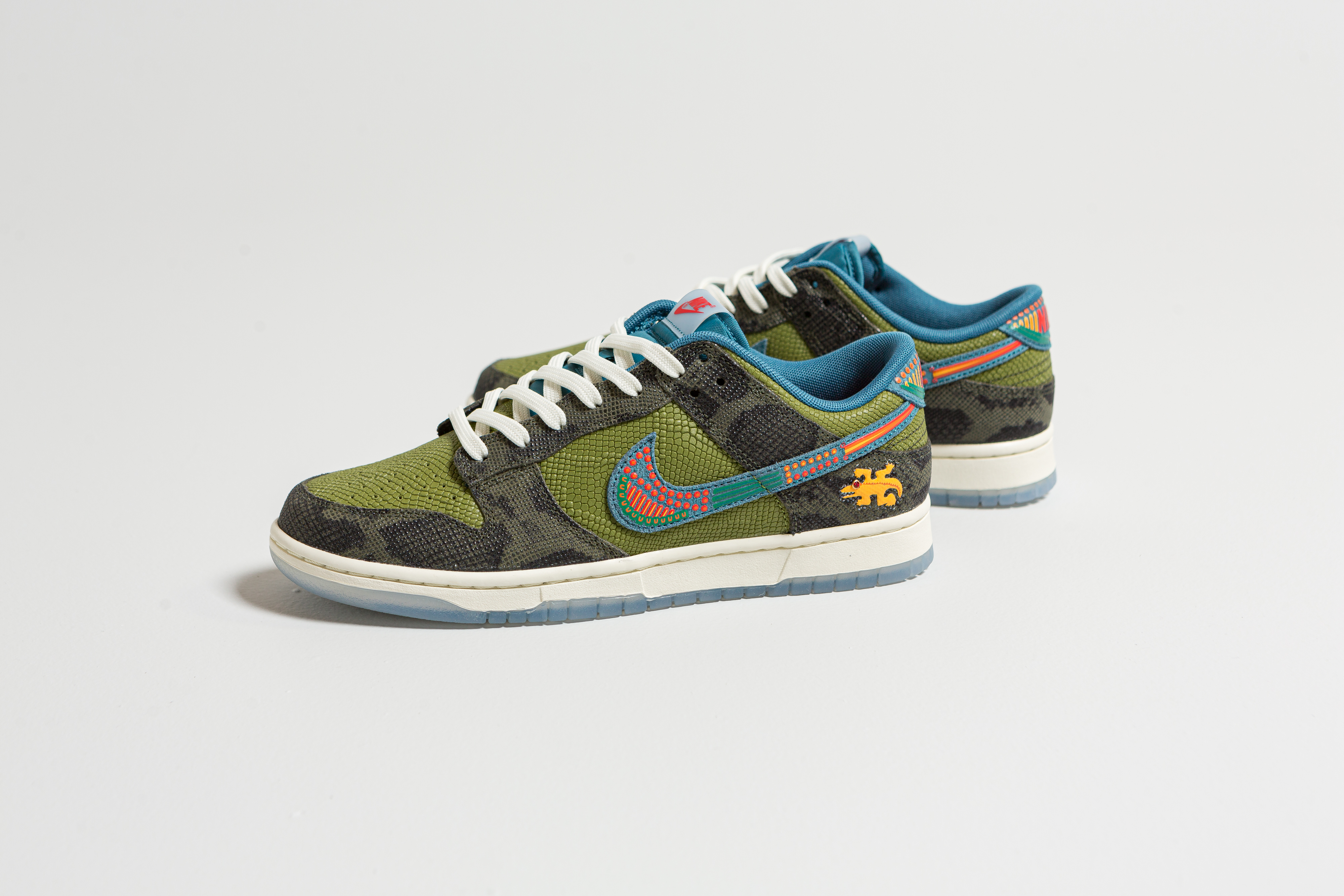 Nike - Dunk Low PRM - Carbon Green/Riftblue-Sail-Chile Red - Up There