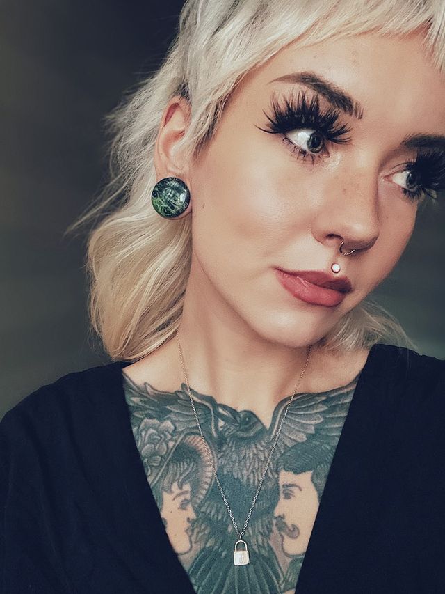 Girl wearing pretty Green Eye Jasper Single Flare Stone Plug / Gauge