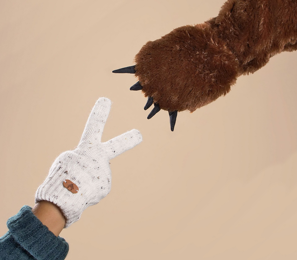 Cabaia Cabaïa réinvente les accessoires et vêtements pour les femmes, hommes et enfants : Bonnets, Sacs, Écharpes, Chaussettes, Serviettes de plage