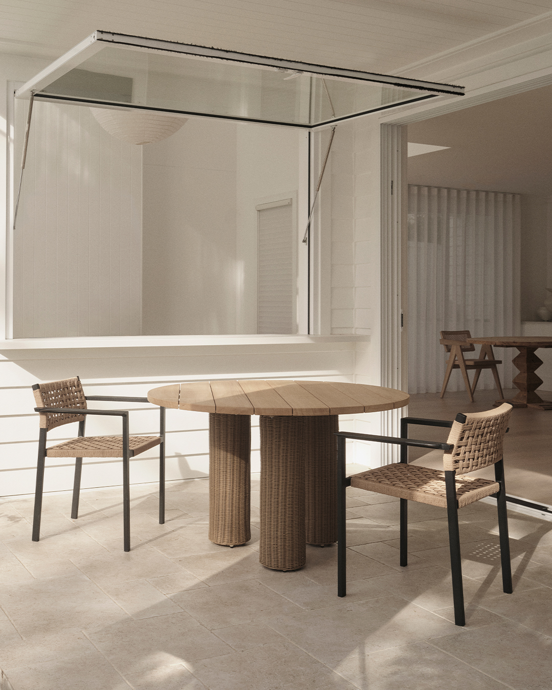 Outdoor Banga Round Dining Table