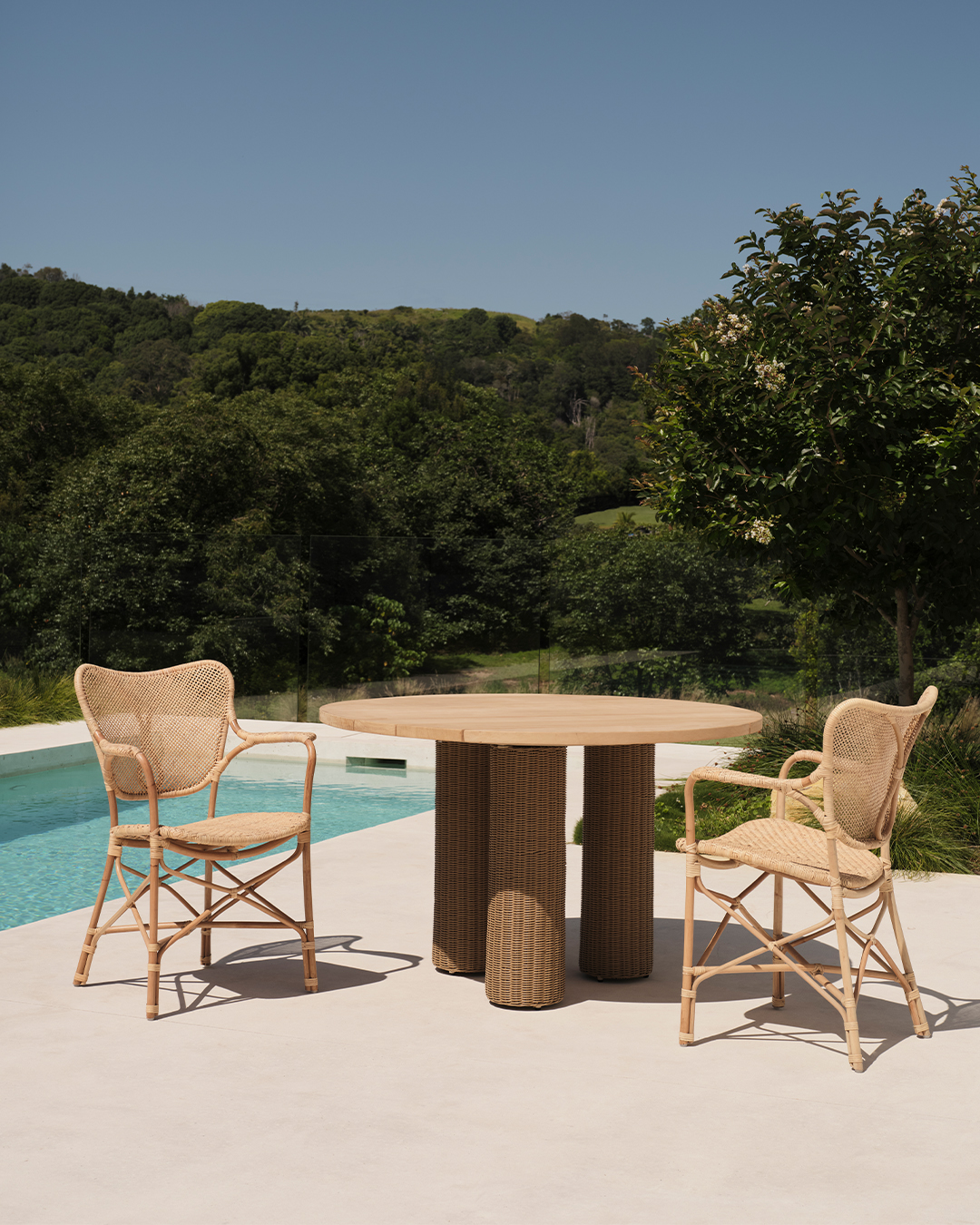 Outdoor Banga Round Dining Table