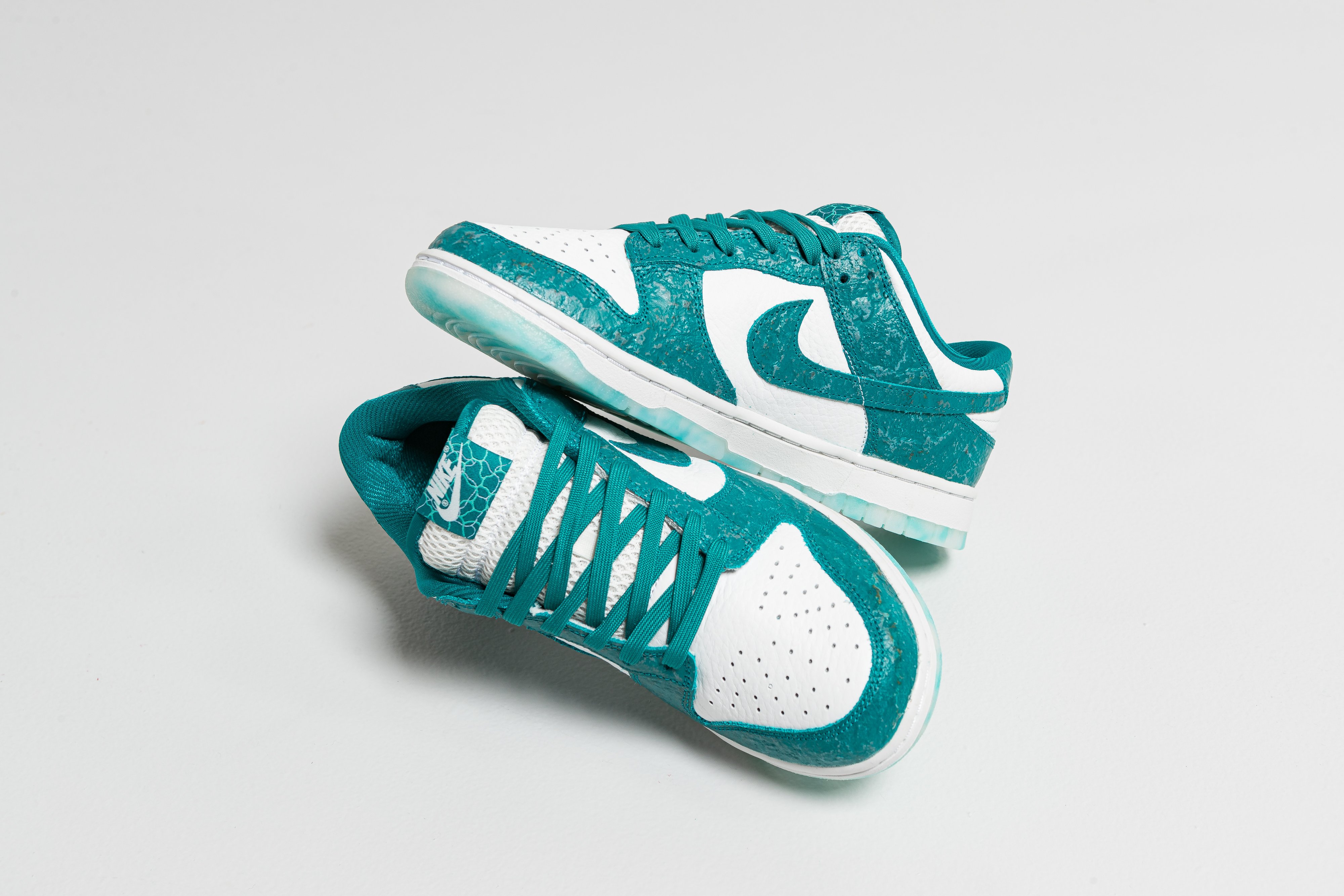Nike - Womens Dunk Low - Summit White/Bright Spruce - Up There