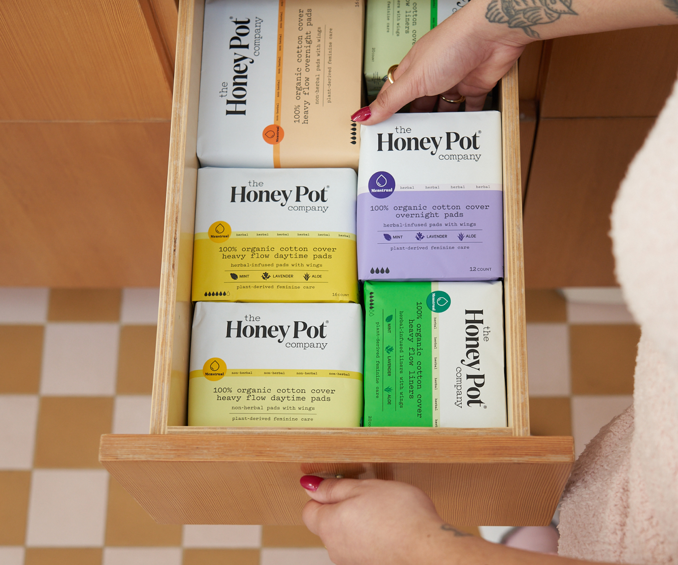 The Honey Pot Company - Herbal Postpartum Pads with Wings - Full Coverage -  Herbal Infused w/Essential Oils for Cooling Effect, Organic Cotton Cover