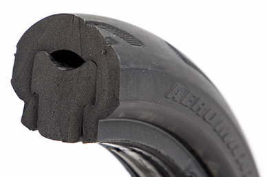 neumáticos aeromaxx de 10" a prueba de pinchazos que ofrecen un rendimiento todoterreno sin necesidad de mantenimiento 