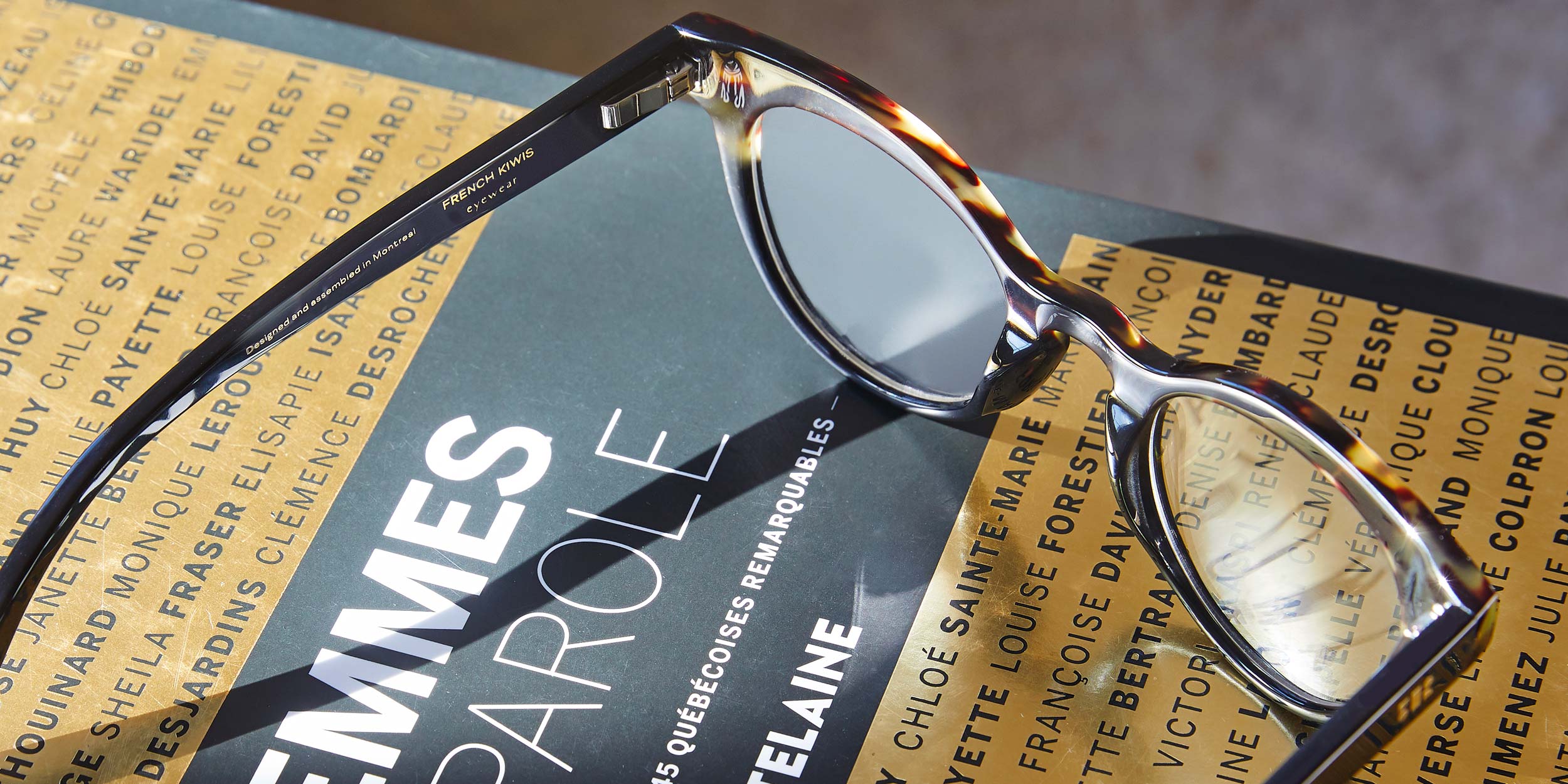 Photo Details of Céline Cyan & Light Tortoise Reading Glasses in a room