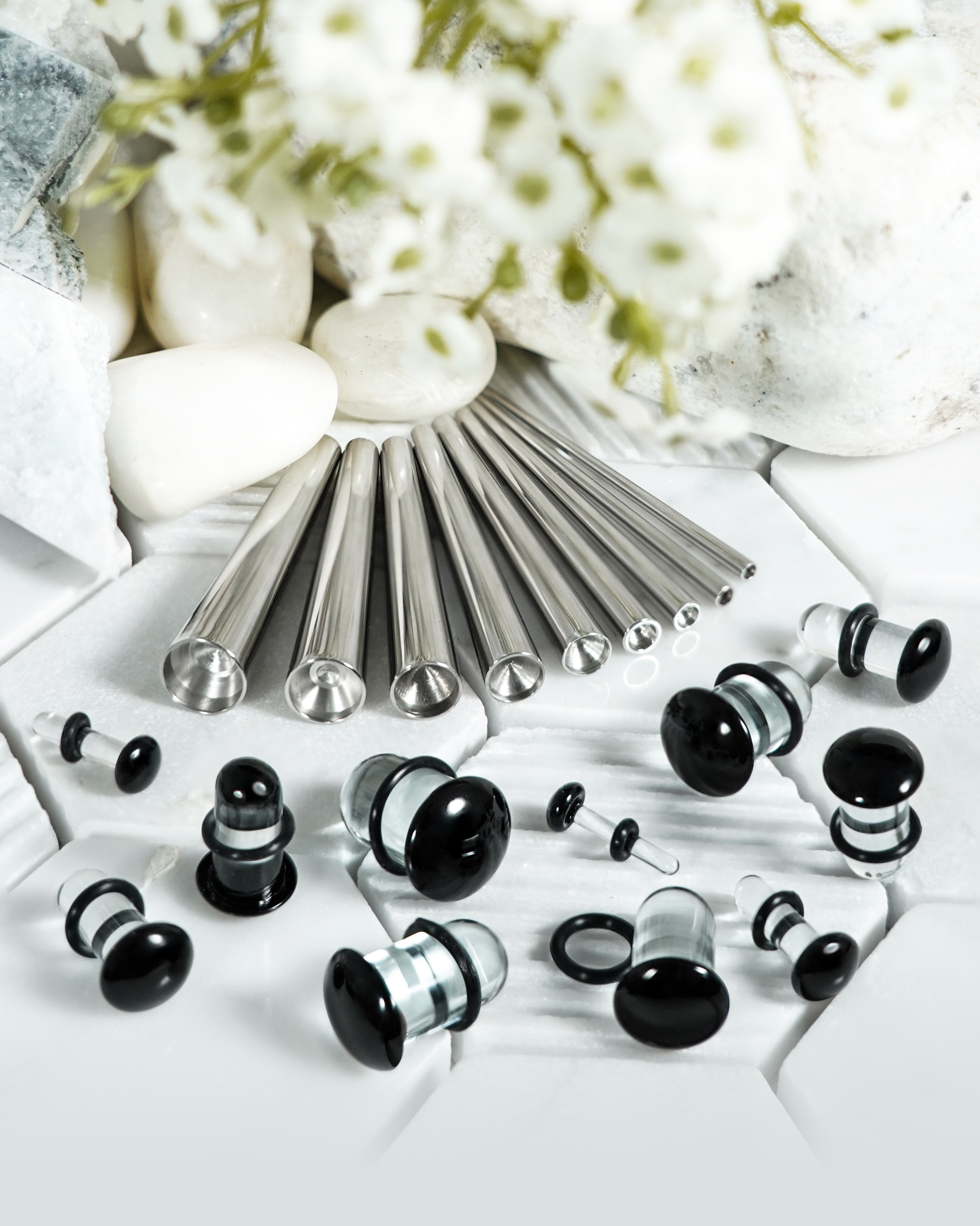  Anfänger -Ohr -Stretch -Kit für Ohren - 33 -teilige Packung - Beinhaltet chirurgische Stahljungtiere & klar - Schwarzes Glasplug / gauge