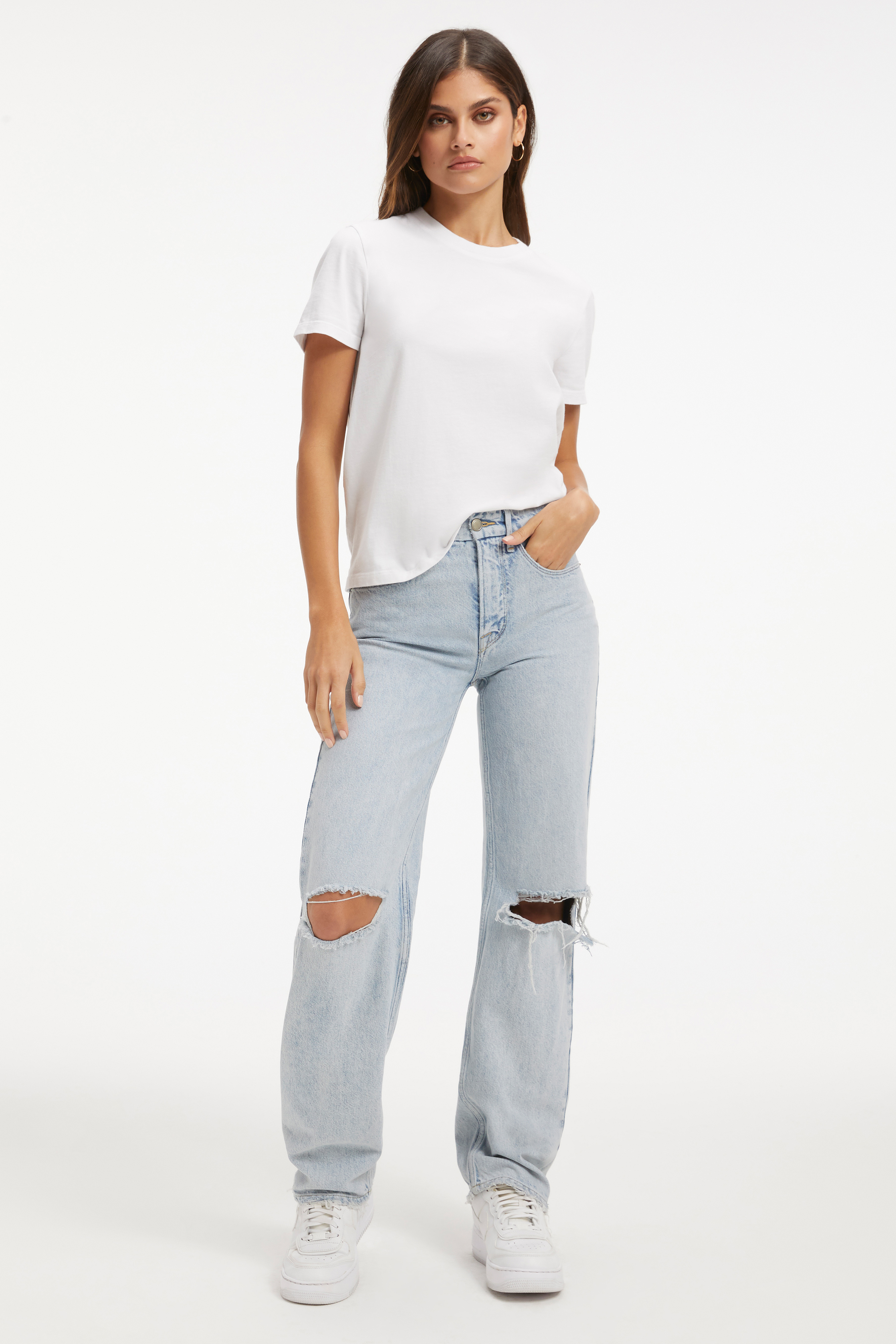 COTTON RELAXED CREW NECK in WHITE001 styled with our GOOD '90s JEANS in INDIGO161, BOMBSHELL SHORT in BLUE646, or GOOD '90s SHORT in INDIGO069