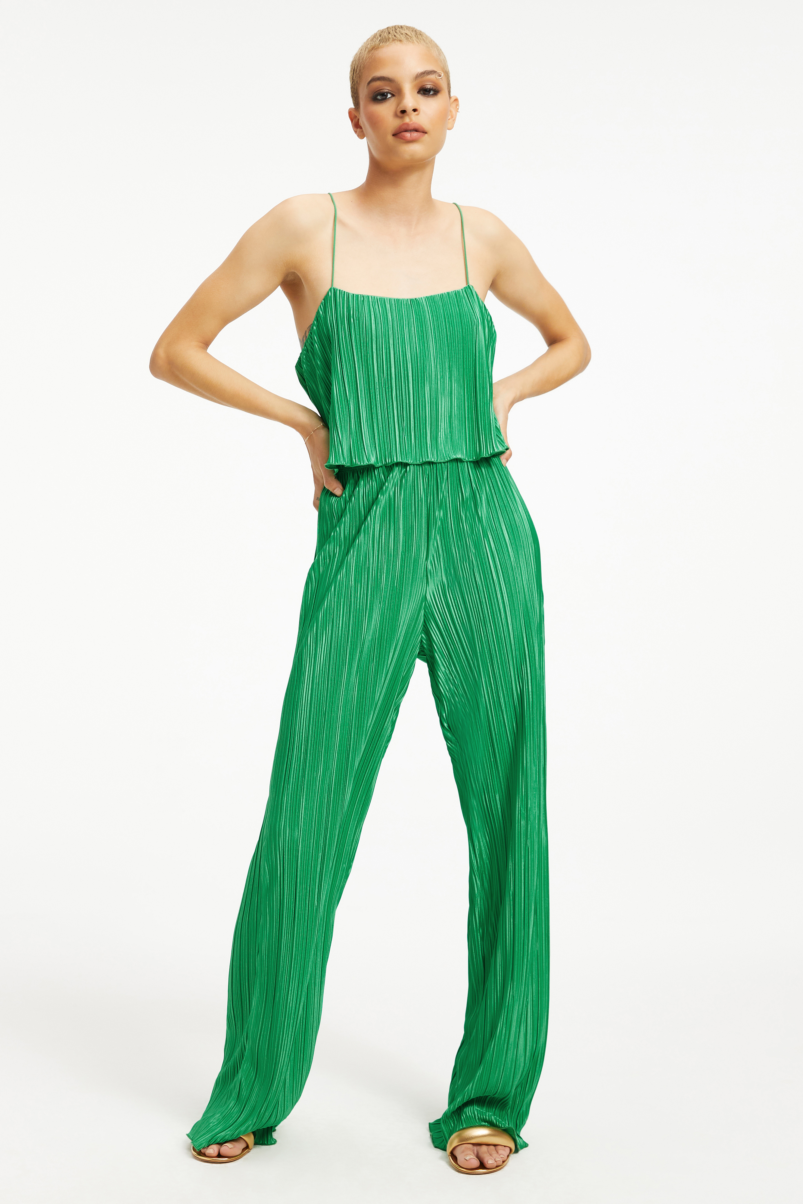 ALWAYS FITS PLISSÉ CROP CAMI in SUMMER GREEN002 styled with our ALWAYS FITS PLISSÉ WIDE LEG PANTS in SUMMER GREEN002