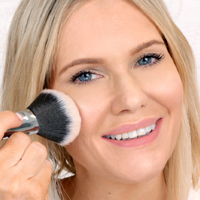 Delilah Pure Light Compact Powder Lustre how to Use 1 - Step 2