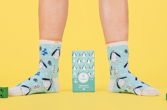 Cabaia Cabaïa réinvente les accessoires et vêtements pour les femmes, hommes et enfants : Bonnets, Sacs, Écharpes, Chaussettes, Serviettes de plage