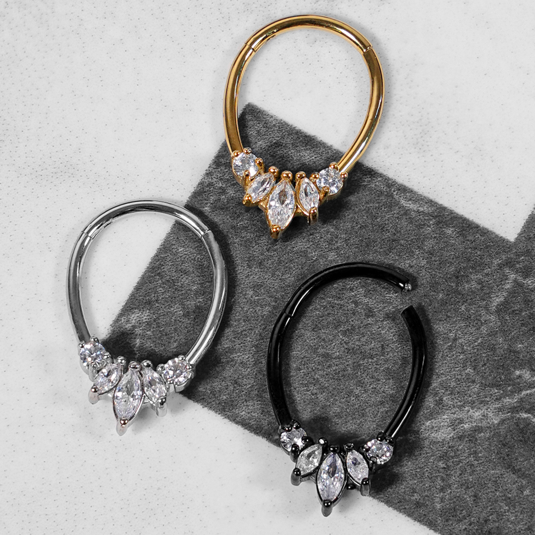  Chirurgischer Stahl ovaler geschlüpfter Juwelen -Septumring 1,2 mm Gauge in Gold mit klaren Edelsteinen