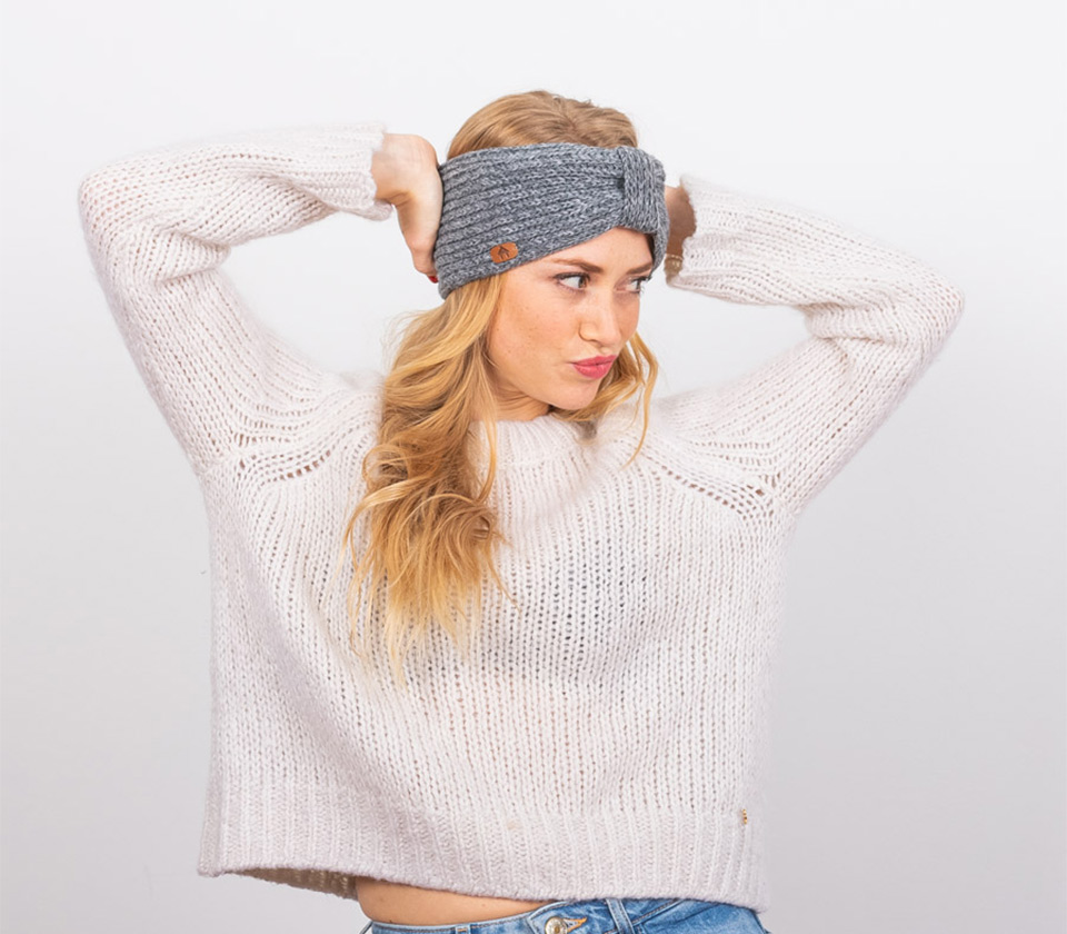 Cabaia Cabaïa réinvente les accessoires et vêtements pour les femmes, hommes et enfants : Bonnets, Sacs, Écharpes, Chaussettes, Serviettes de plage