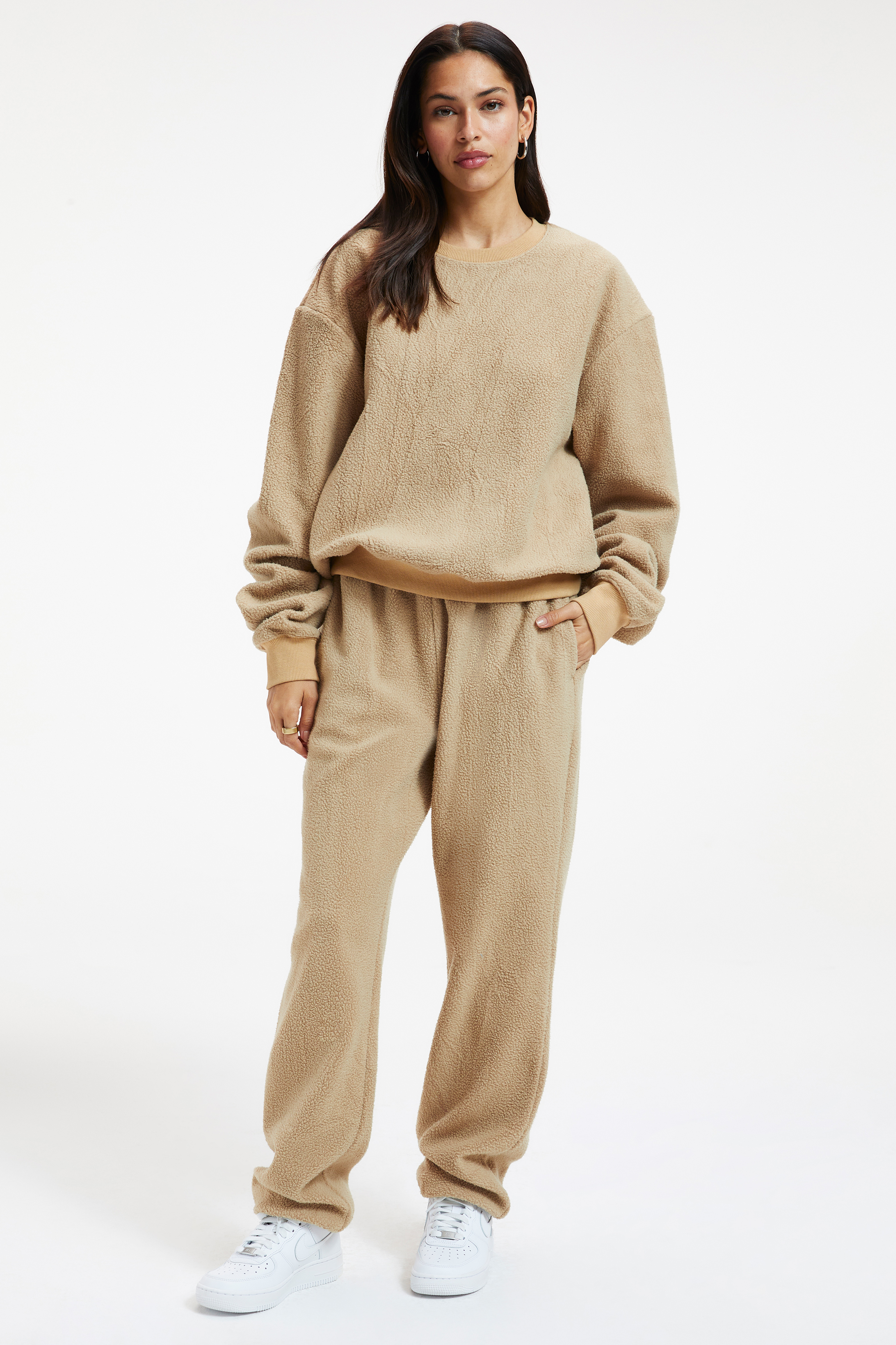 POLAR FLEECE BOYFRIEND SWEATPANT in PECAN001 styled with our POLAR FLEECE BOYFRIEND CREW in PECAN001, SCULPTED TEE in PECAN001, or COTTON CROPPED TEE in WHITE001