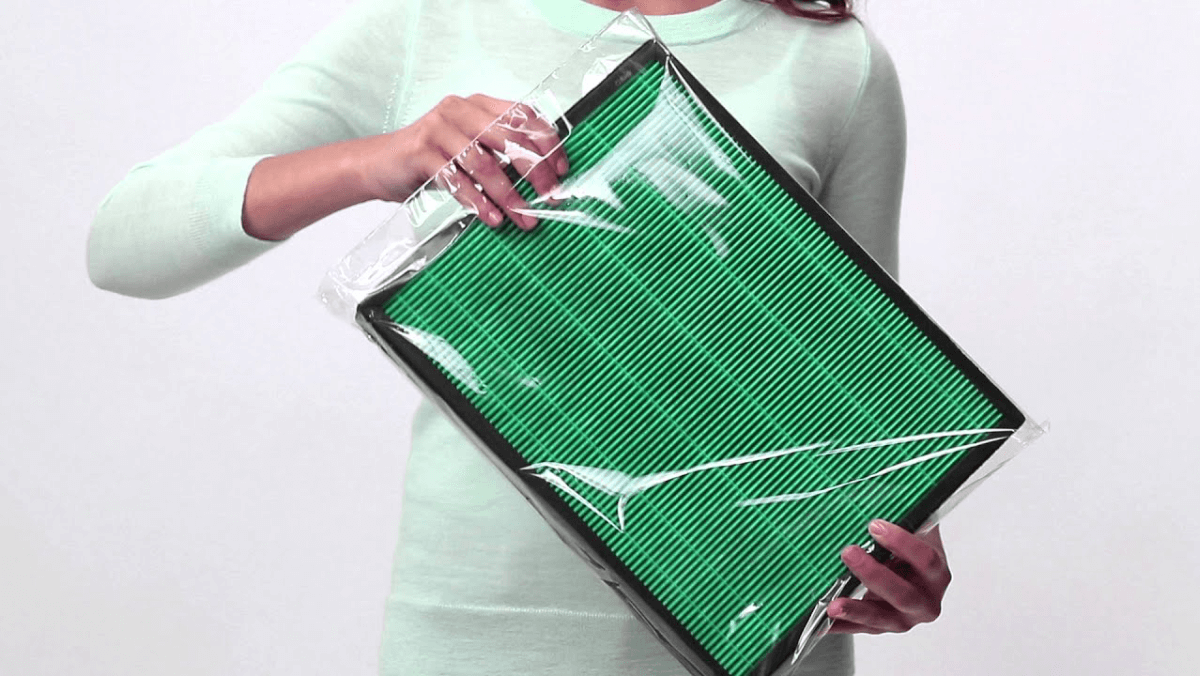 Women opening a Airmega 400 Max2 Filter Set.