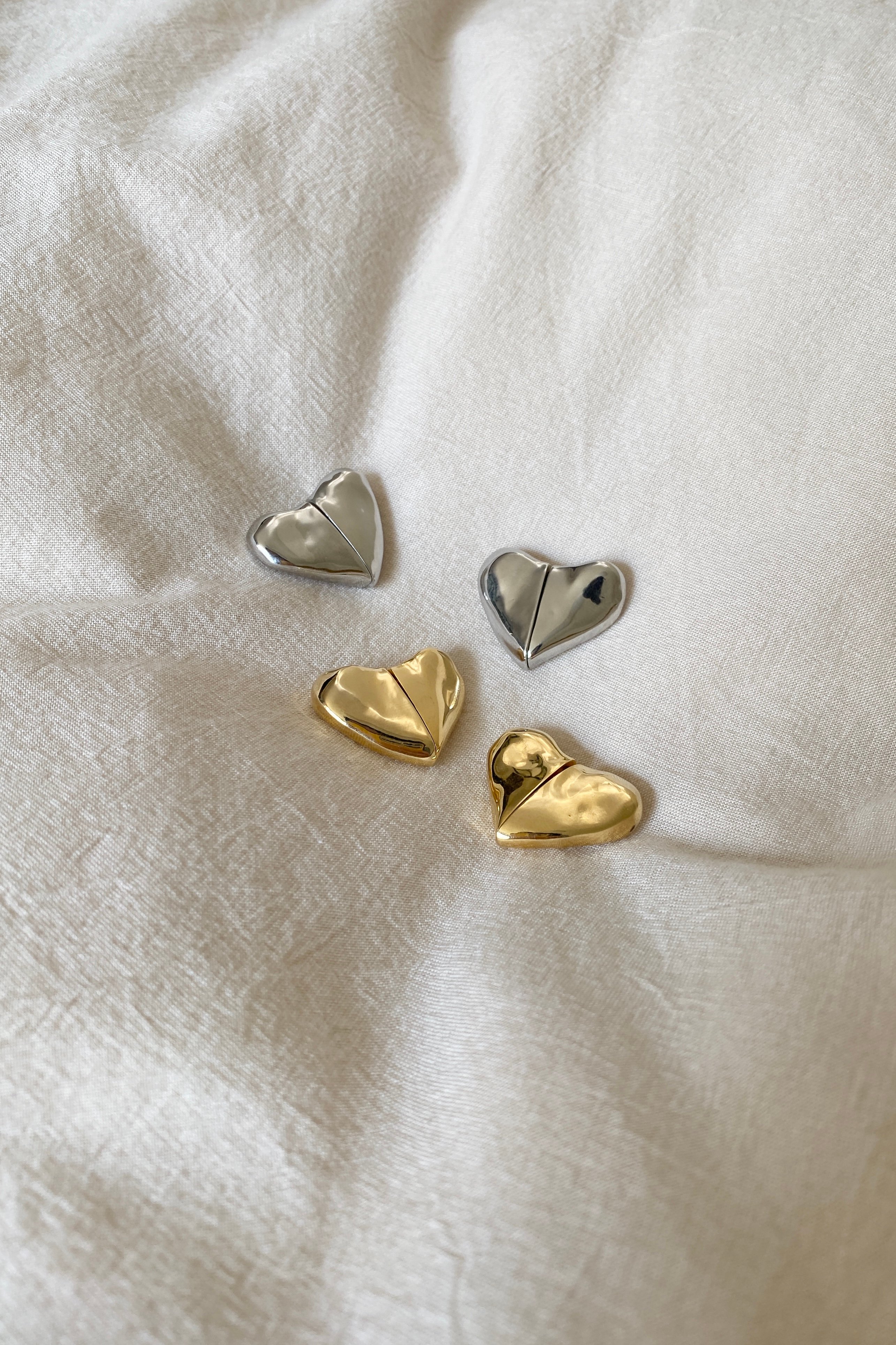 完売品graey Cling heart gold piercingハートピアス - ピアス(両耳用)