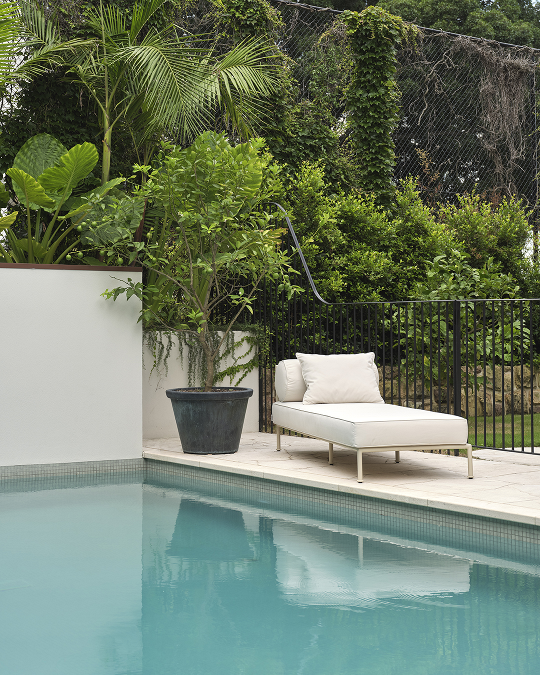 Outdoor Rowe Single Sun Lounge