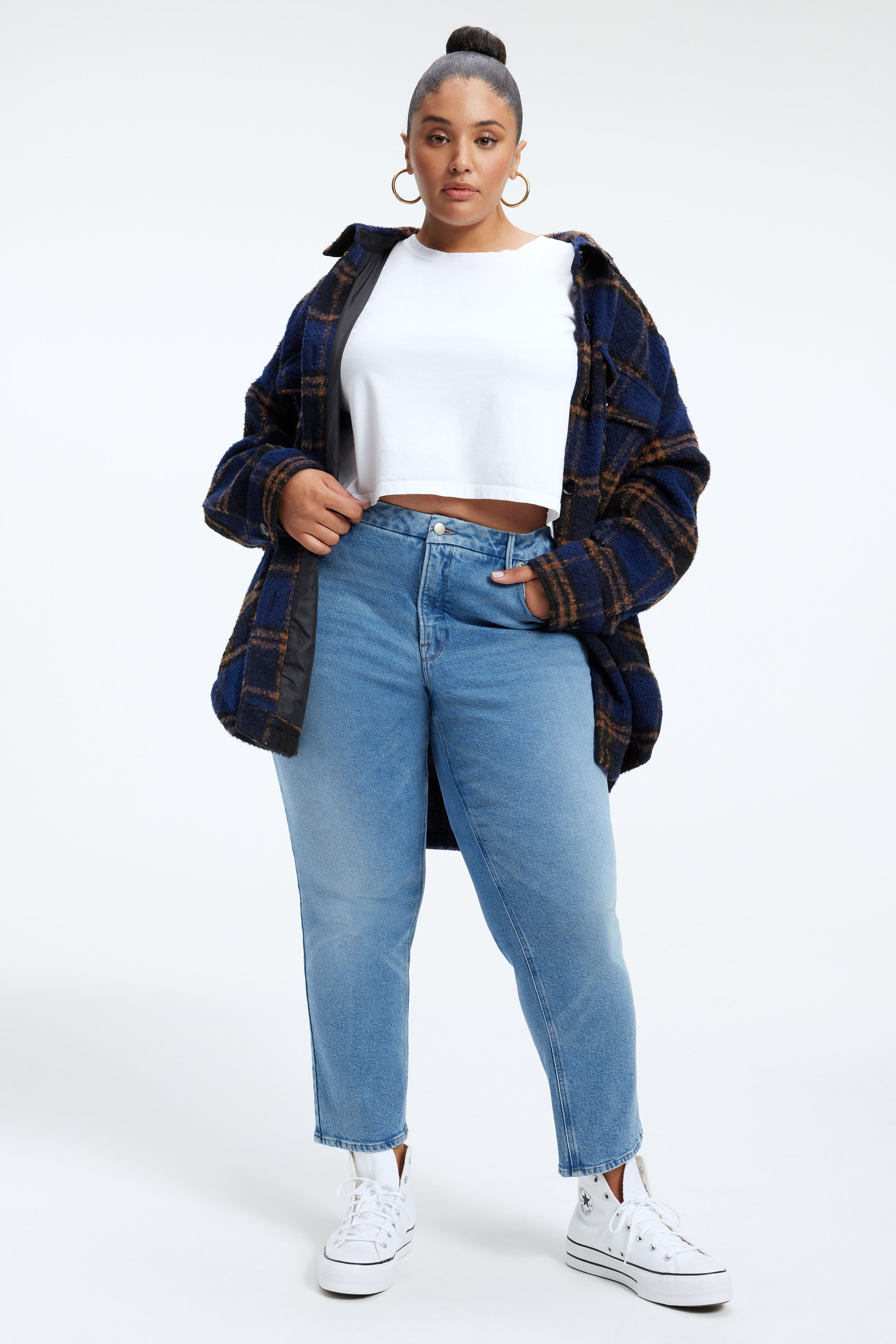GOOD ICON CROPPED JEANS in INDIGO347 styled with our COTTON CROPPED TEE in WHITE001, COTTON CROPPED LONG SLEEVE TEE in WHITE001, or FLEECE SHACKET in BLUE RINSE