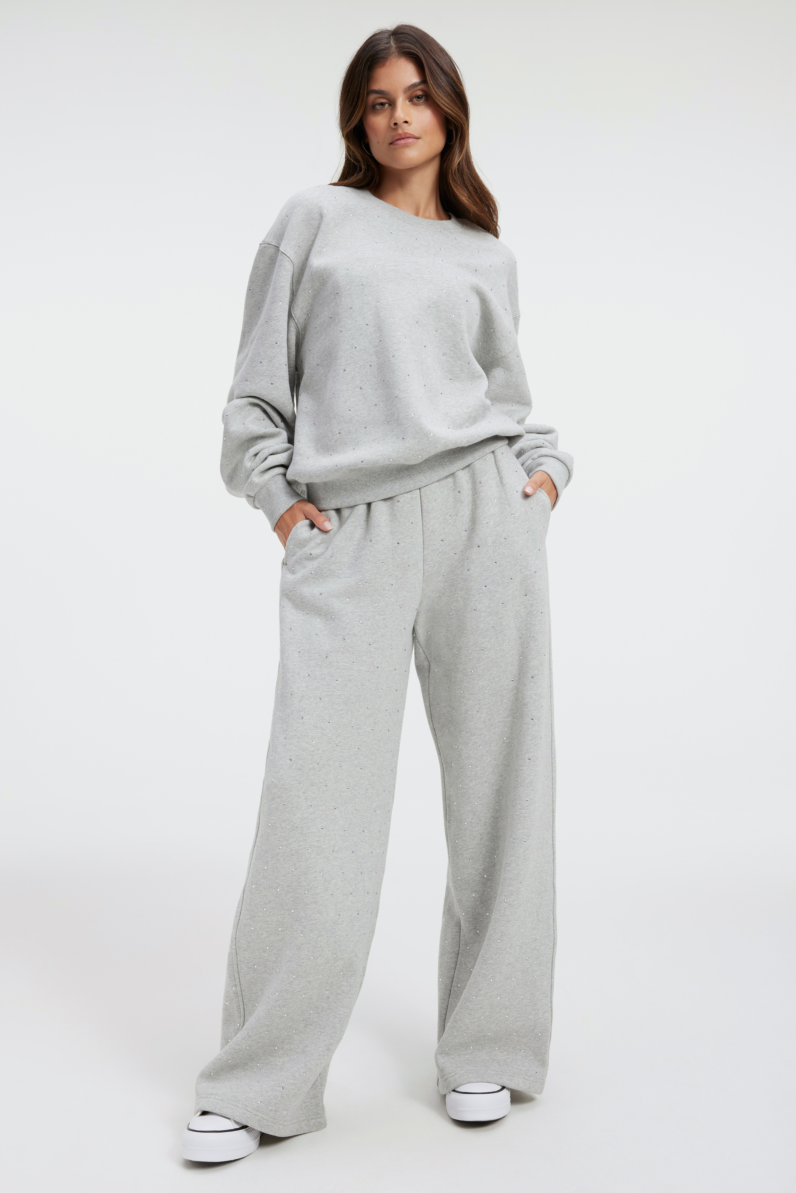 DIAMOND BOYFRIEND SWEATSHIRT in HEATHER GREY001 styled with our or SUEDED FLEECE WIDE LEG SWEATPANT in HEATHER GREY001