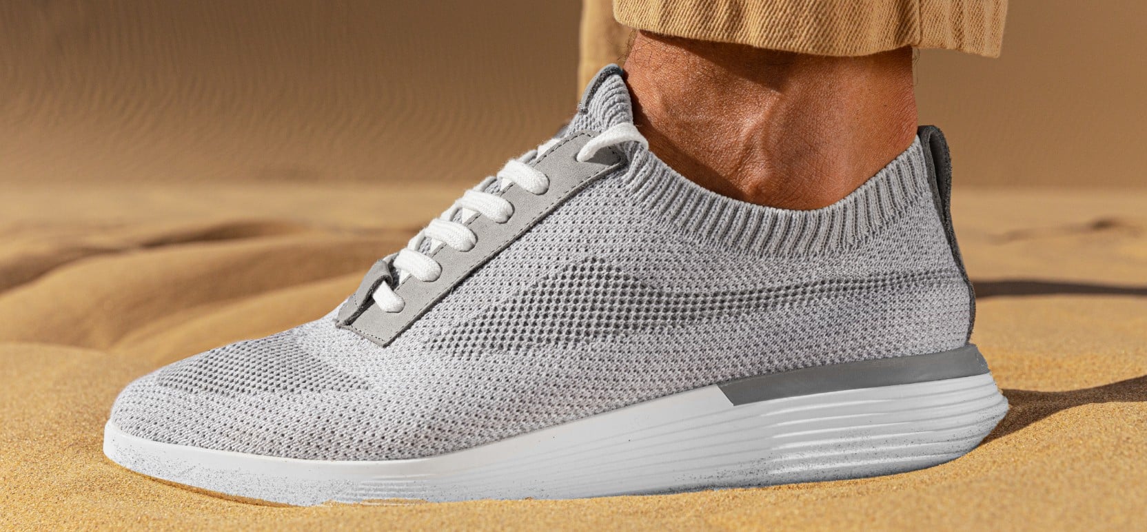 Supremeknit trainer gray with a sand background