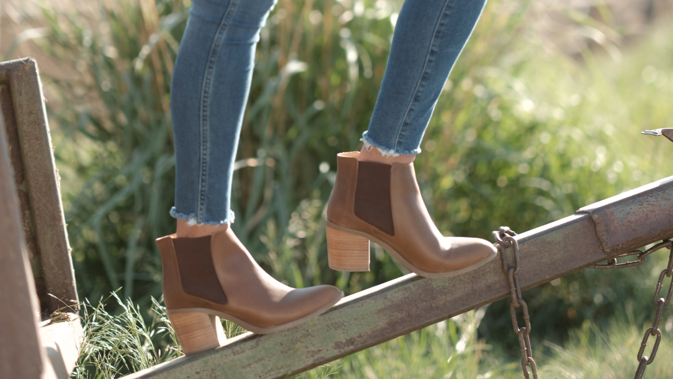 Nisolo Heeled Chelsea Commuter Boot Brown