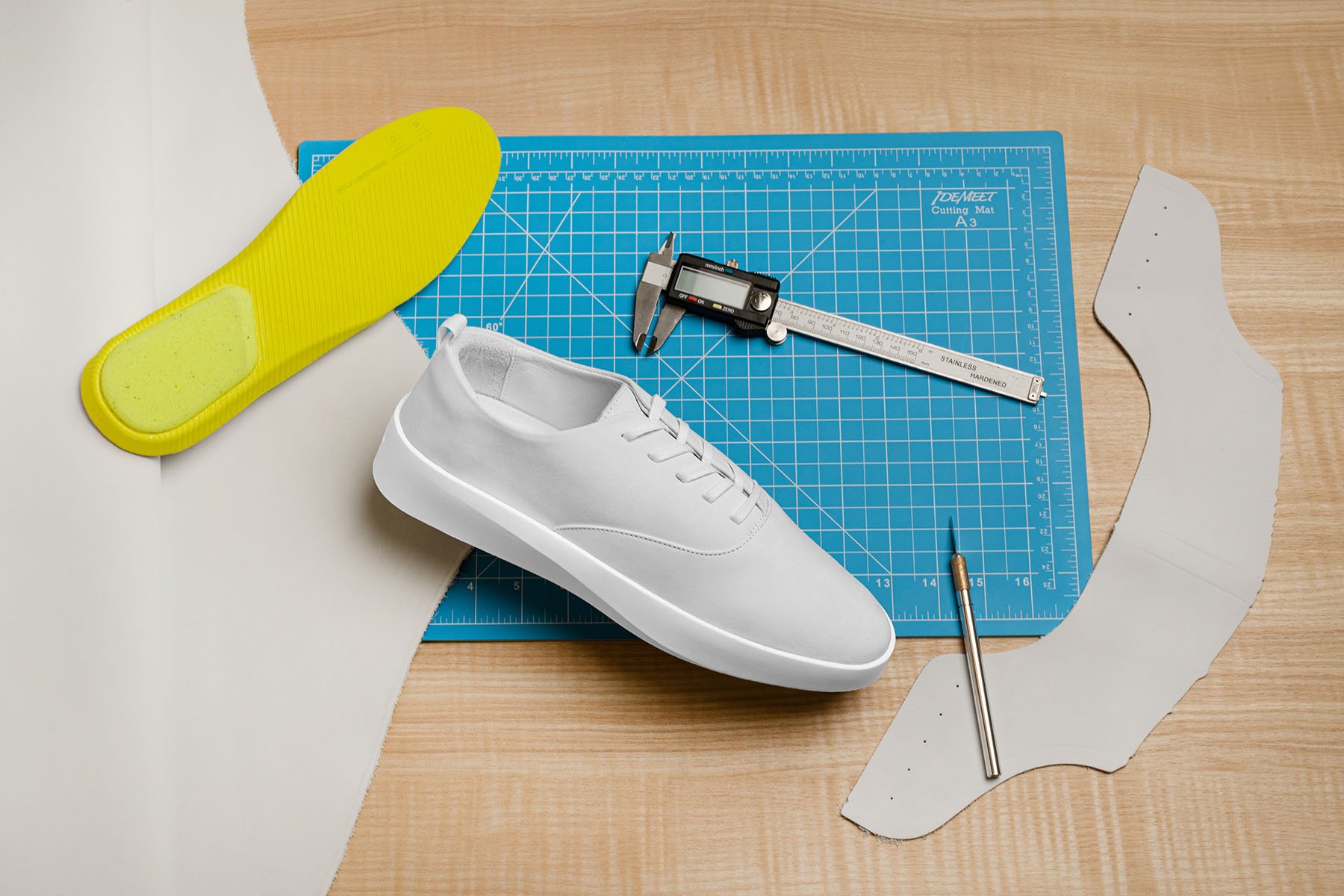 Overhead view of Cruise Lace up in white, Footbed, and measuring stick.