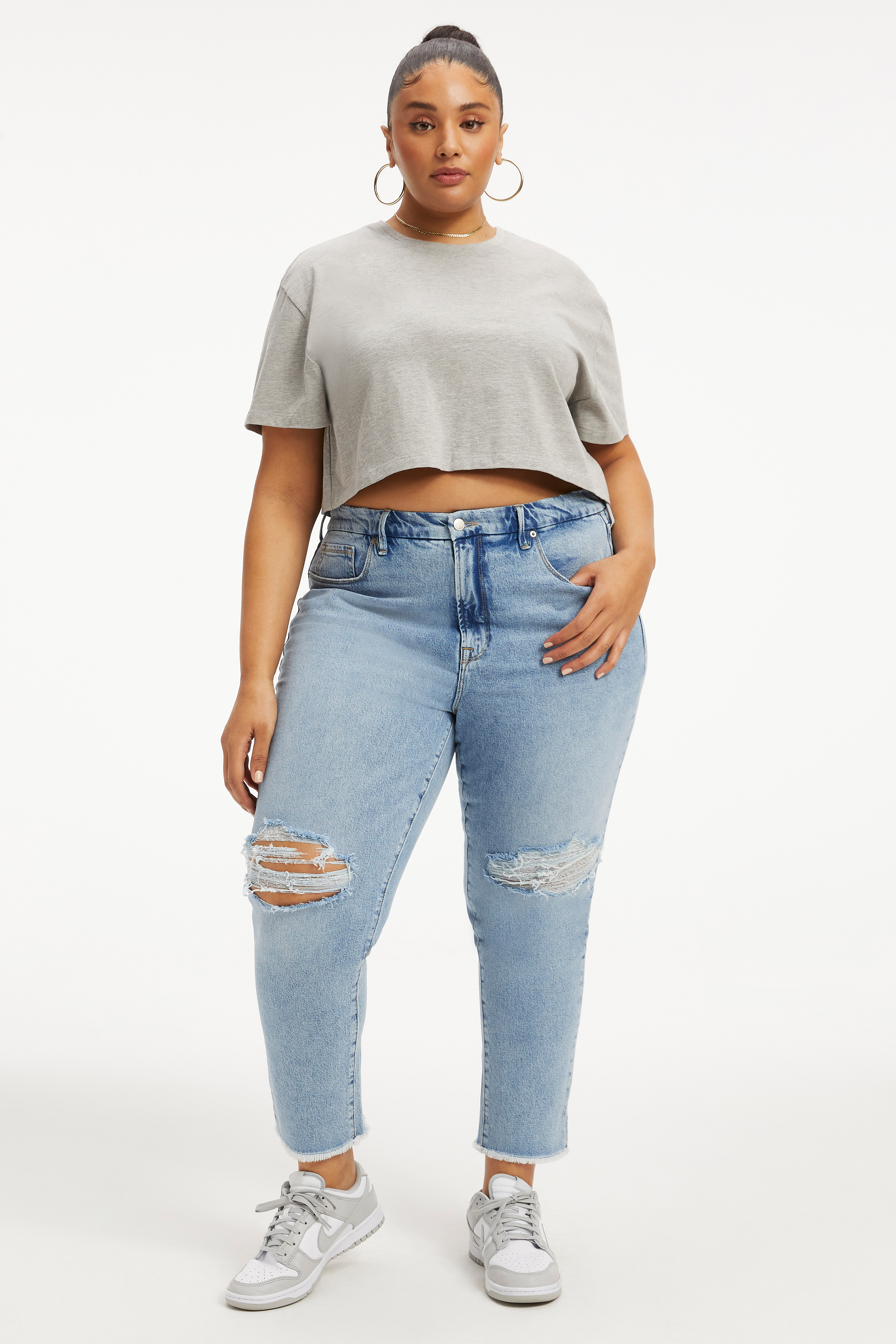 COTTON CROPPED TEE in HEATHER GREY001 styled with our GOOD CURVE STRAIGHT JEANS in INDIGO247, GOOD CLASSIC JEANS in INDIGO334, or GOOD LEGS STRAIGHT JEANS in INDIGO378