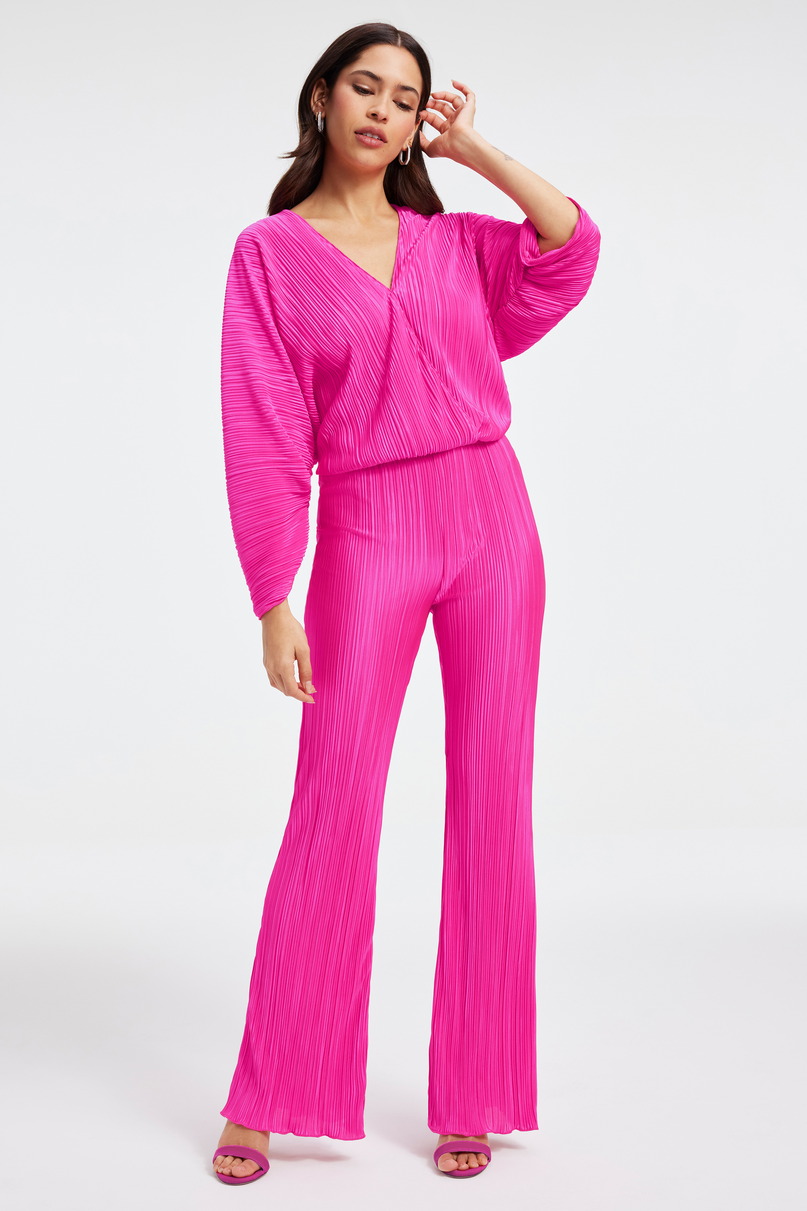 ALWAYS FITS PLISSÉ SCULPTED TOP in FUCHSIA PINK001 styled with our ALWAYS FITS PLISSÉ PANTS in FUCHSIA PINK001, ALWAYS FITS WEEKEND PLISSÉ SHORTS in FUCHSIA PINK001, or GOOD LEGS CROPPED MINI BOOT JEANS in INDIGO271