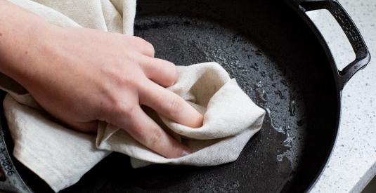 What is cast iron seasoning?