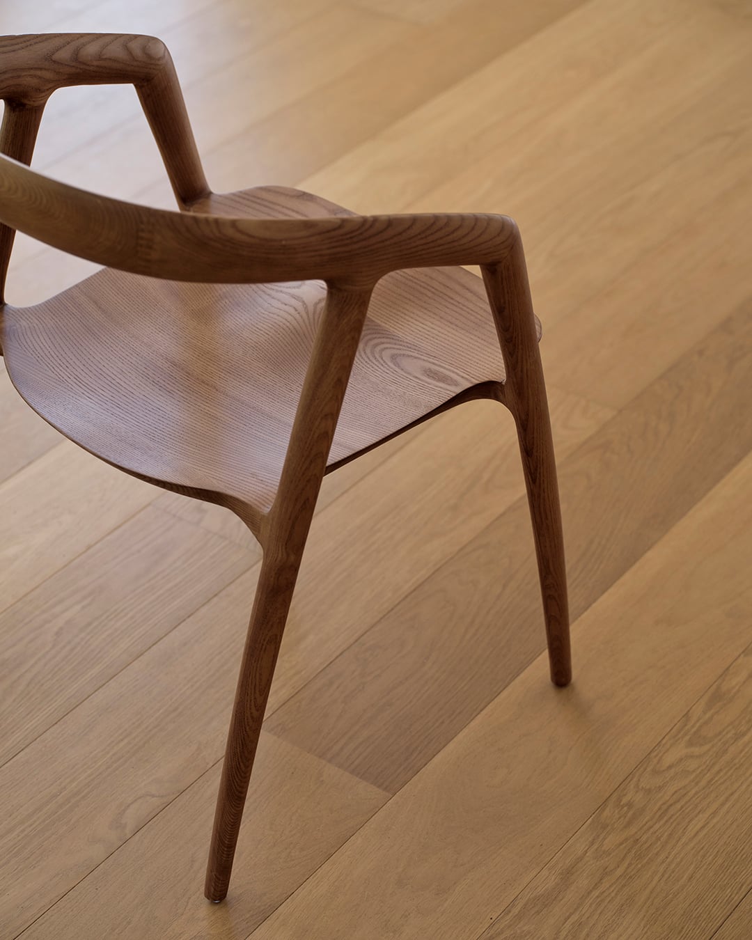 Caramel Maki Dining Chair