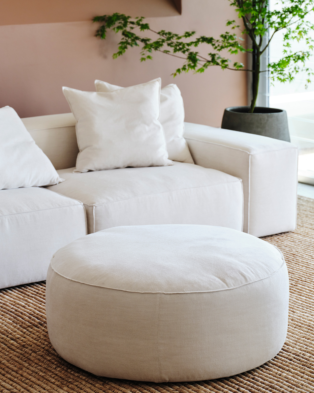 Elio Round Ottoman