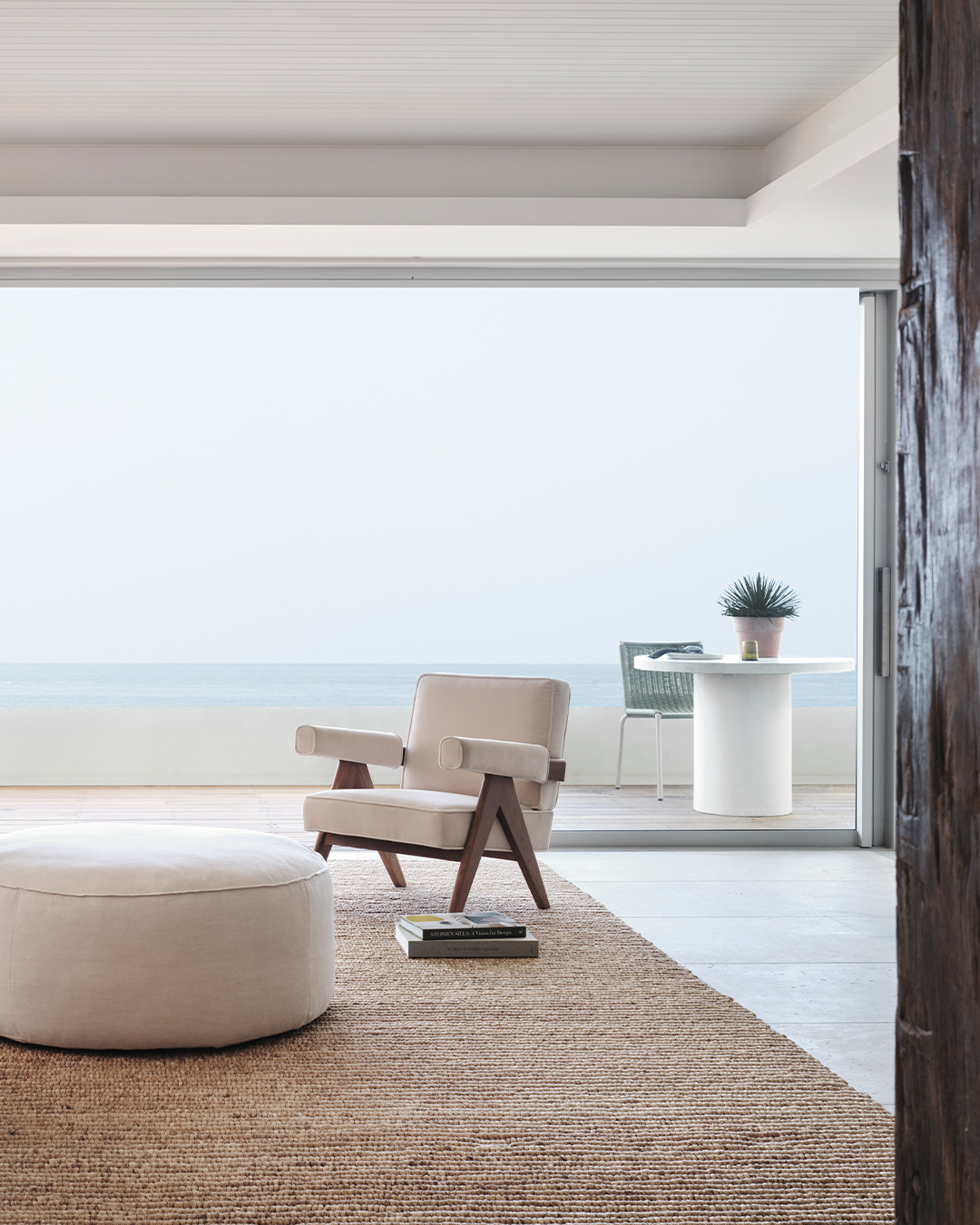 Elio Round Ottoman