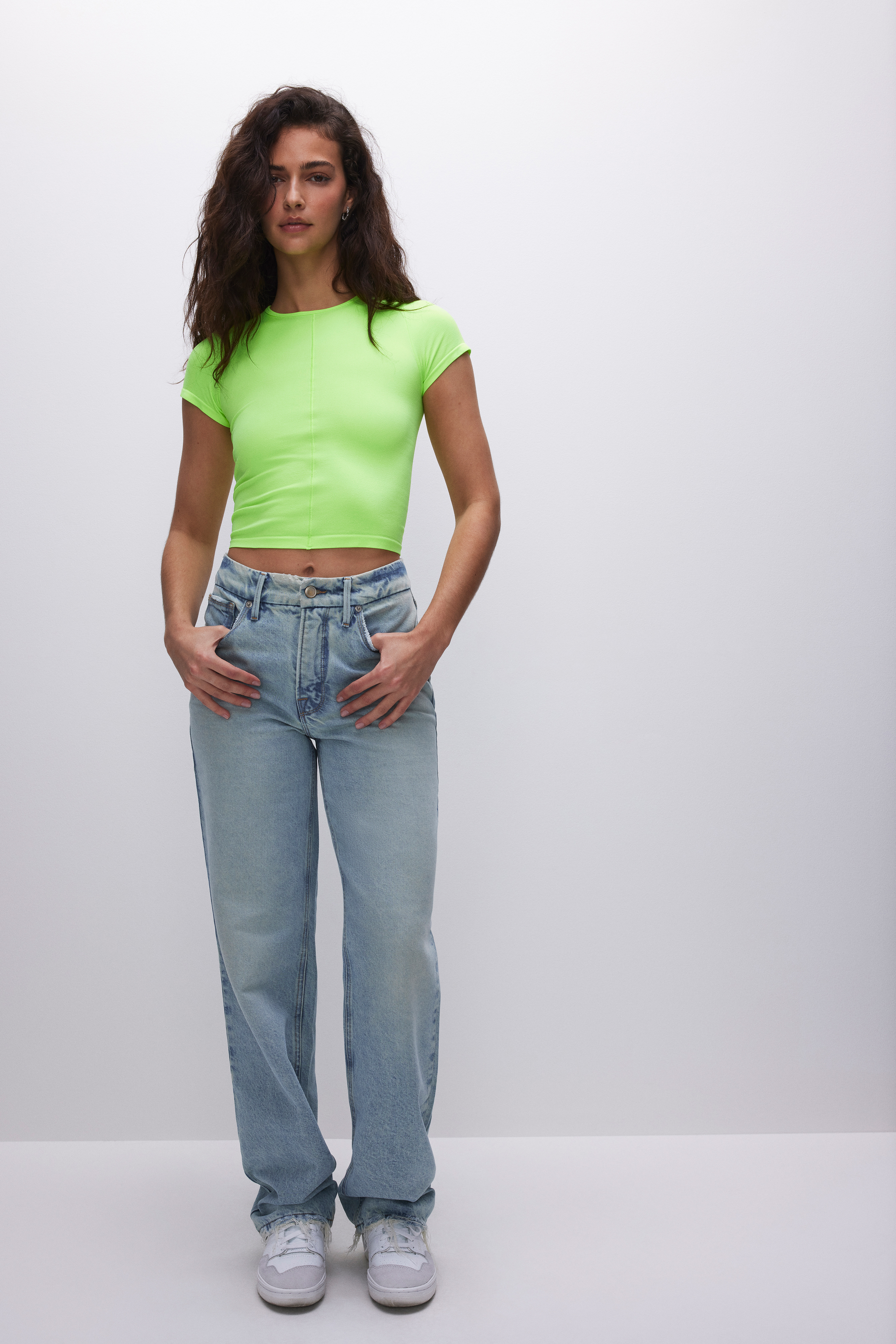 Styled with FITTED SEAMLESS TEE | ELECTRIC LIME002
