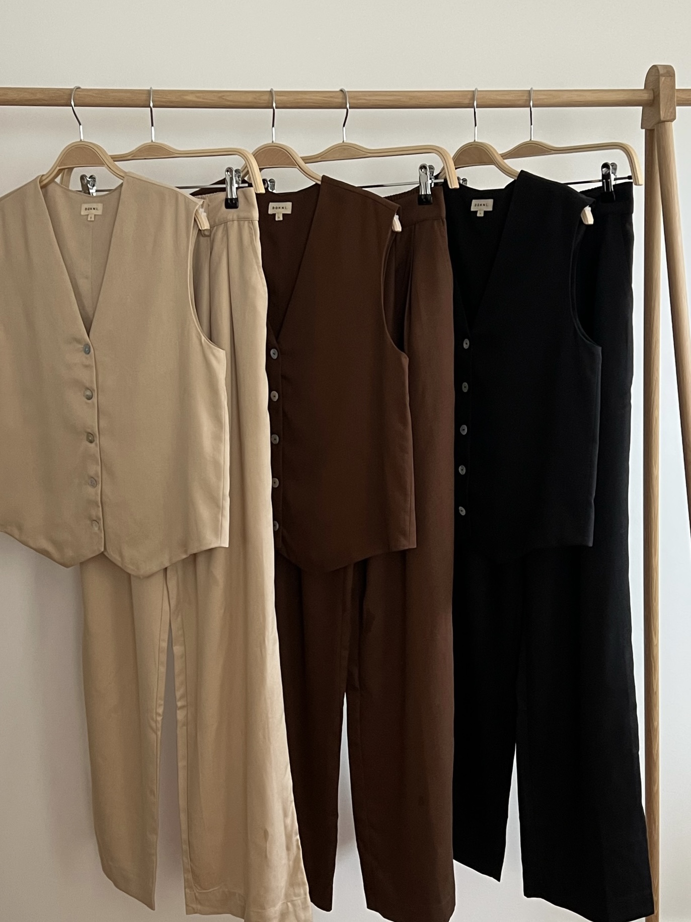 pleated trouser