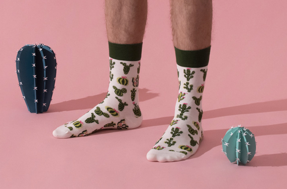 Cabaia Cabaïa réinvente les accessoires et vêtements pour les femmes, hommes et enfants : Bonnets, Sacs, Écharpes, Chaussettes, Serviettes de plage