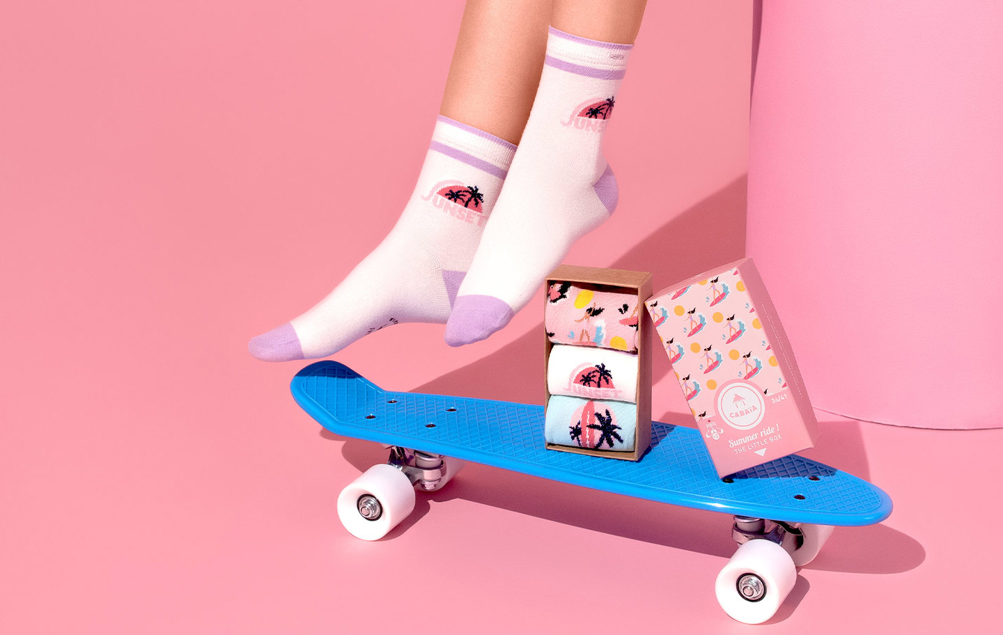 Cabaia Cabaïa réinvente les accessoires et vêtements pour les femmes, hommes et enfants : Bonnets, Sacs, Écharpes, Chaussettes, Serviettes de plage