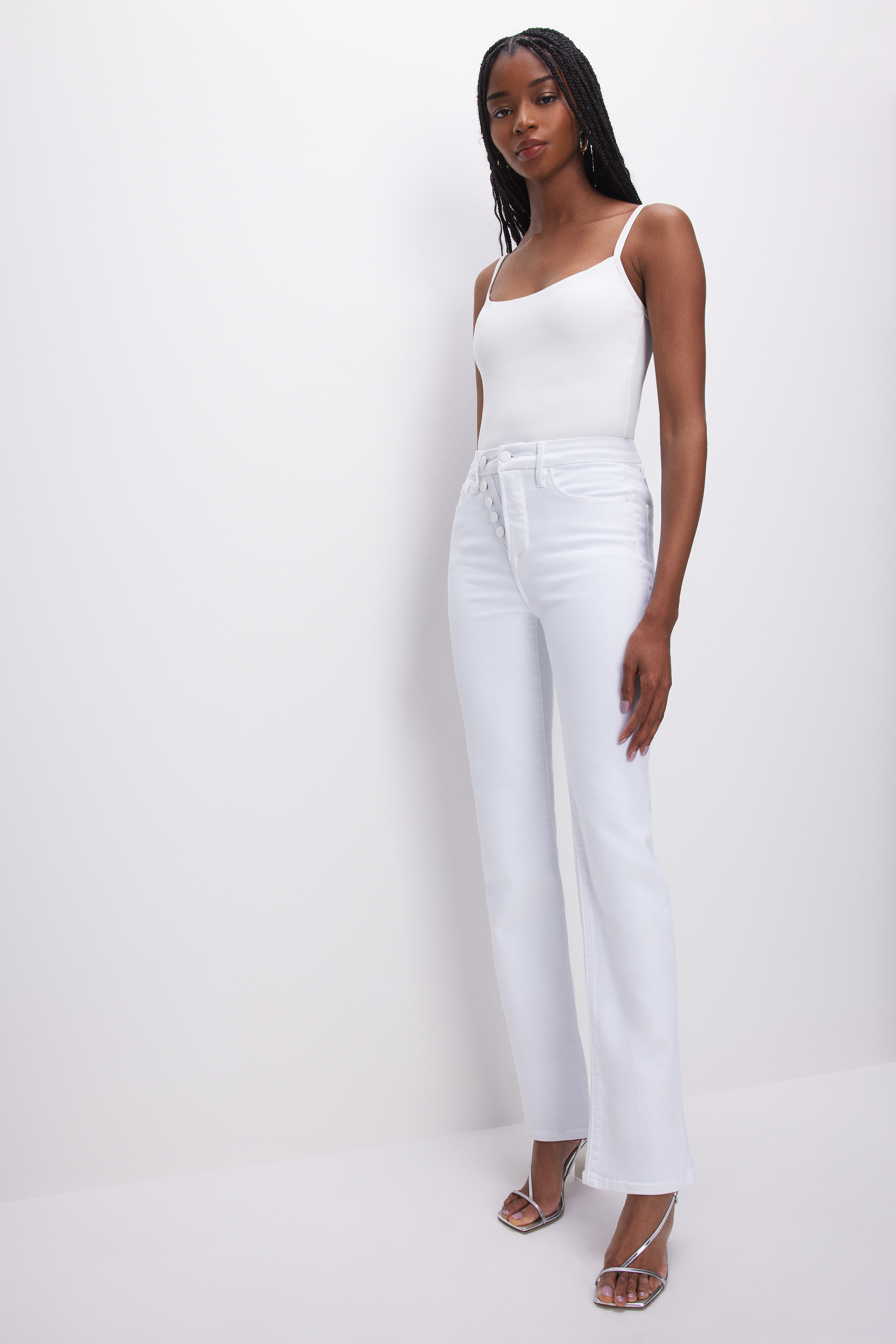SCUBA V-NECK BODYSUIT in WHITE001 styled with our GOOD CURVE STRAIGHT JEANS in WHITE001, or GOOD PETITE '90s JEANS in WHITE001