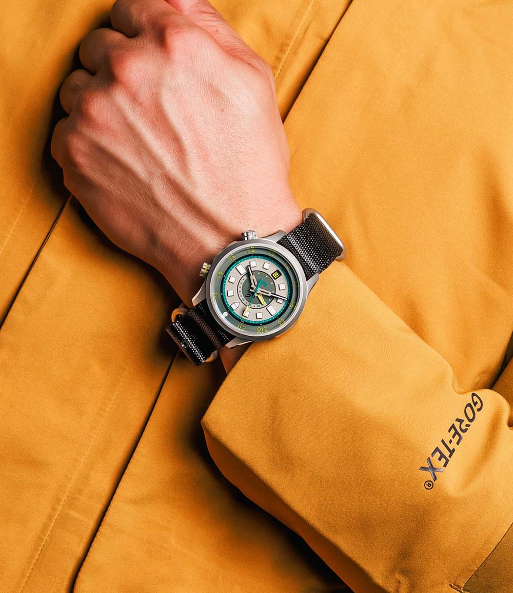 BOLDR x Worn & Wound 3xt GMT Limited Edition