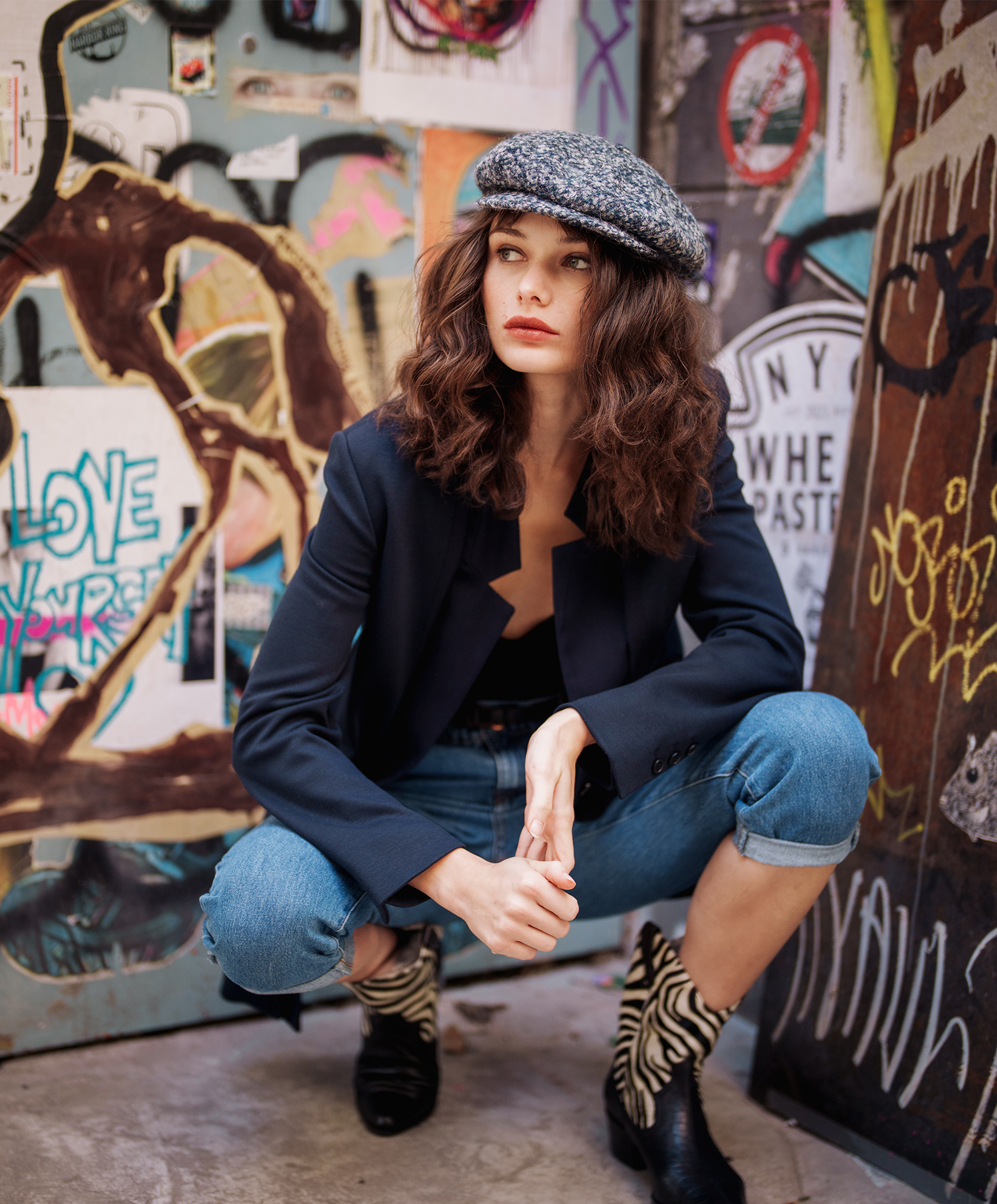 
Design
Looking for an oversized cap, featuring an enlarged 8 paneled, this flat cap will give a head-turning look.Fully lined for comfort.
Material
100% pure Wool.
Specifications
100% pure Wool.Handmade in Italy for Worth & Worth.
