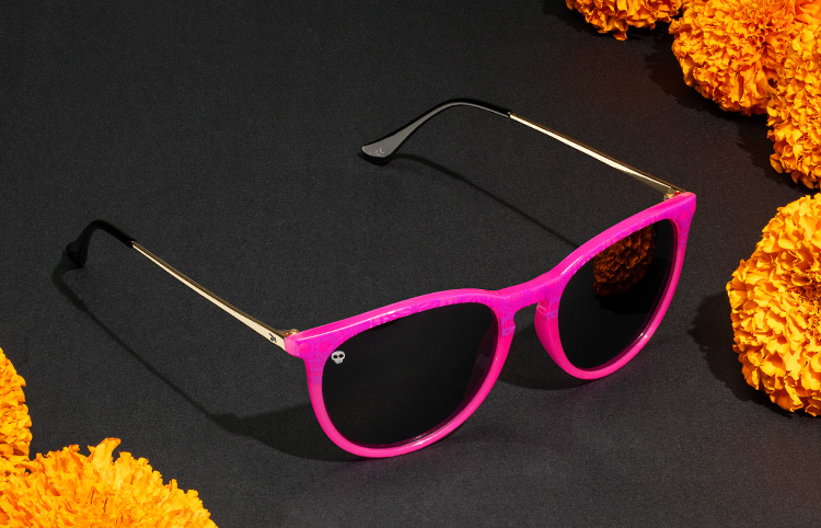 Sunglasses size on model