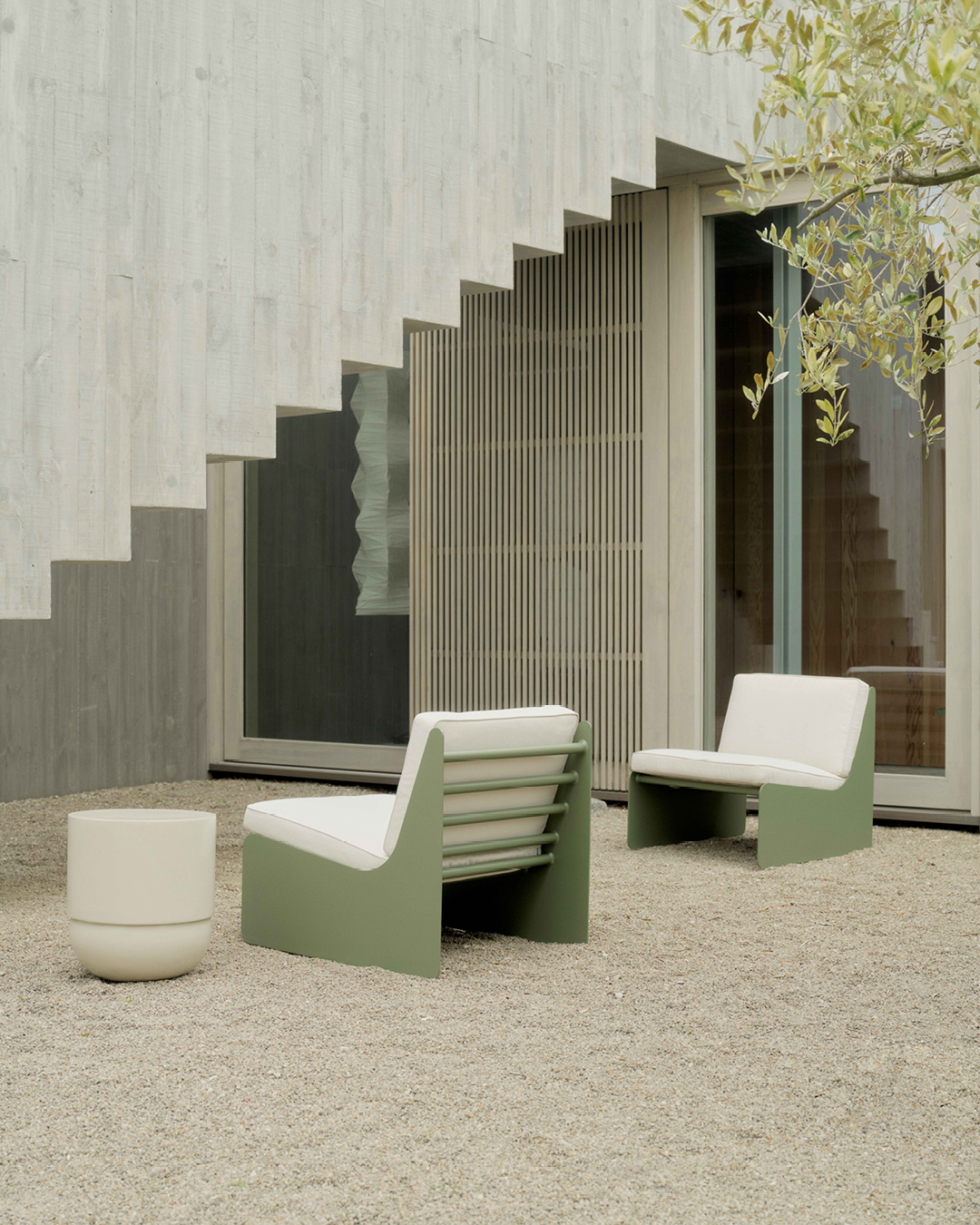 Outdoor Dougie Lounge Chair