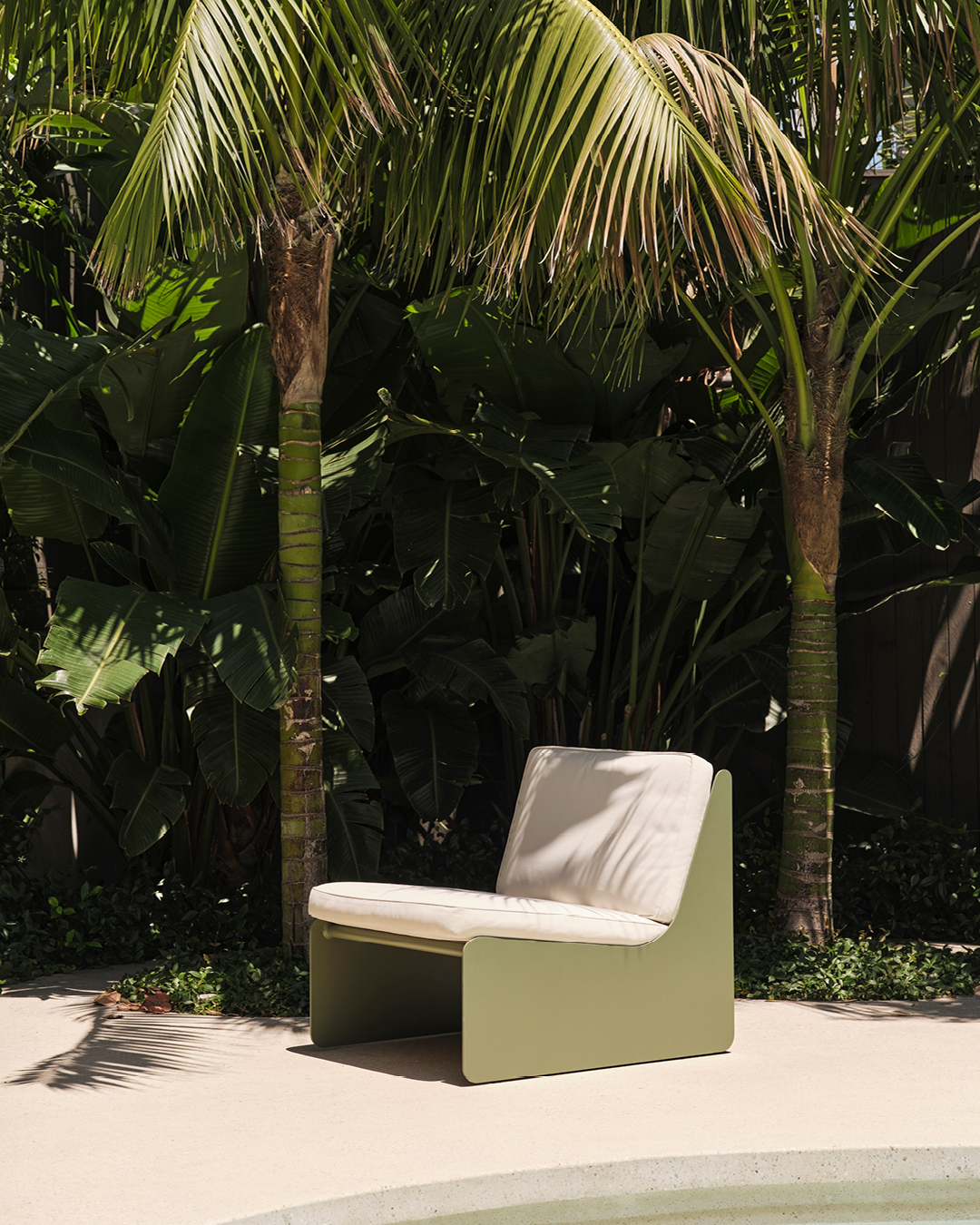 Outdoor Dougie Lounge Chair