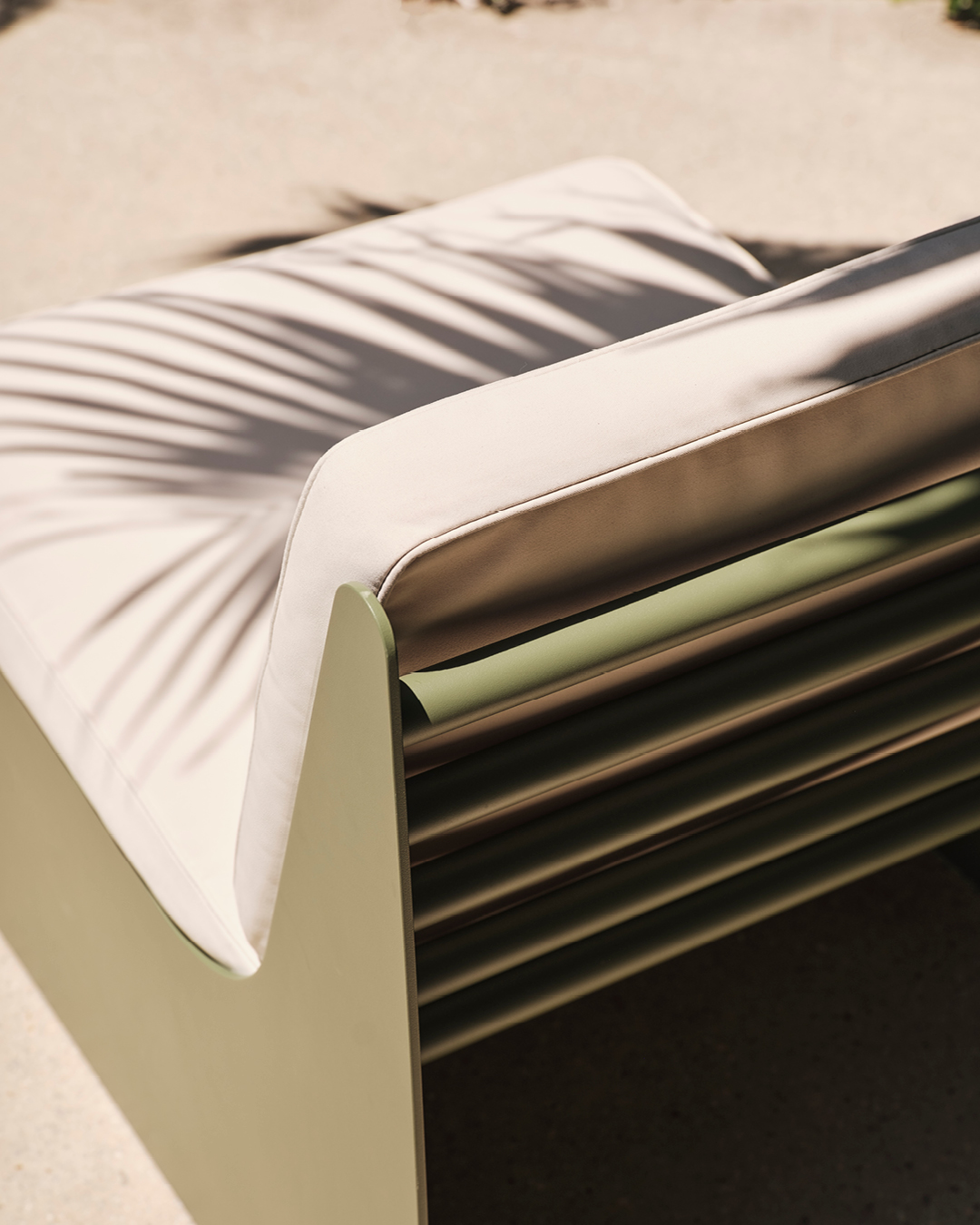 Outdoor Dougie Lounge Chair